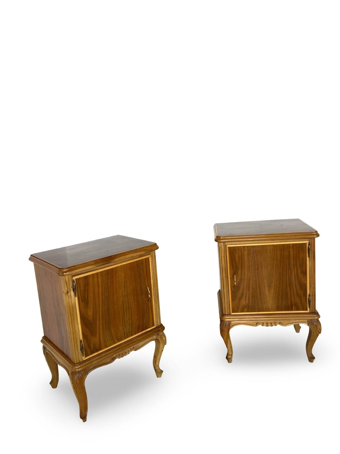 Tables de chevet italiennes en placage de noyer du milieu du siècle, années 1960.