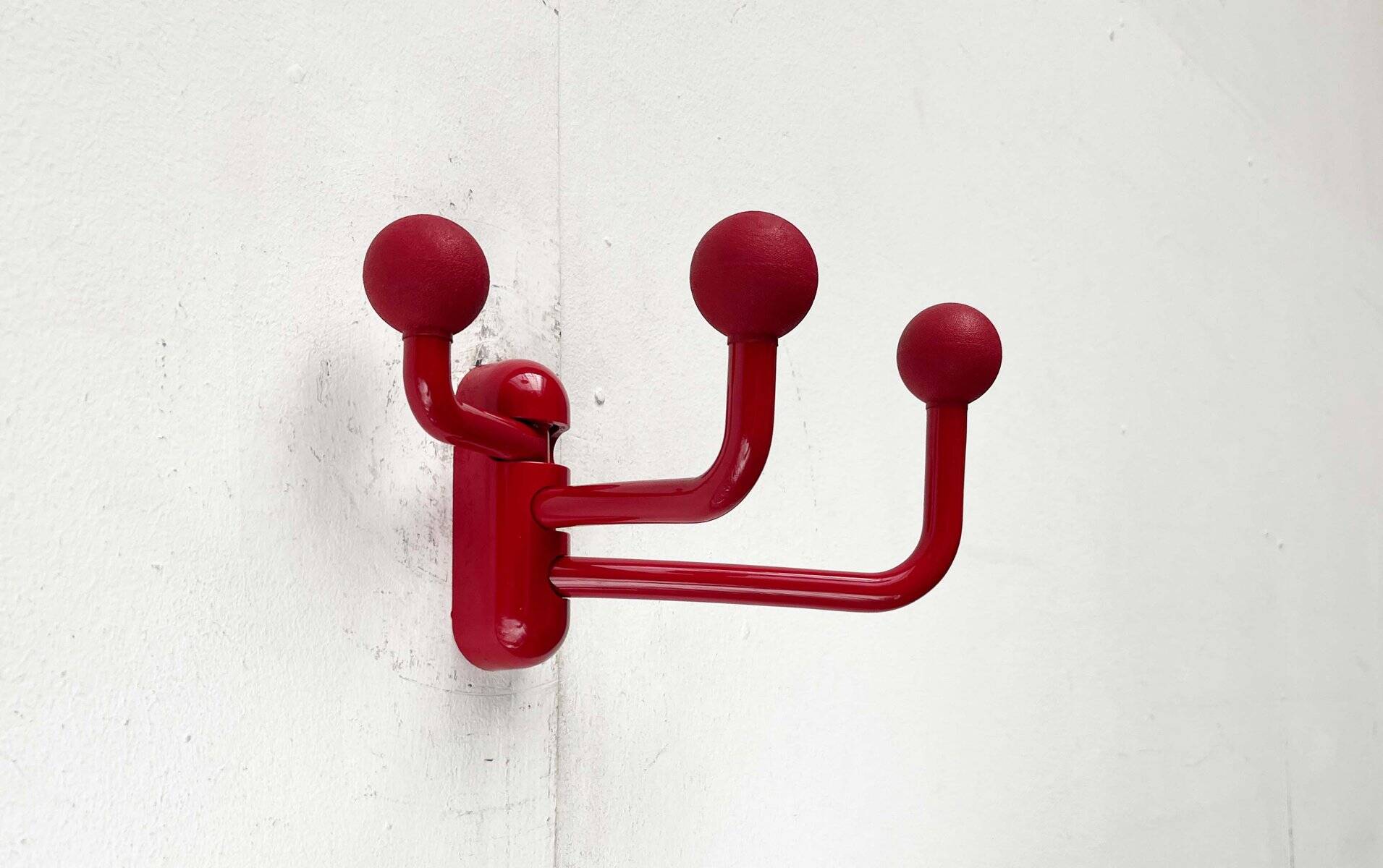 Postmodern Italian folding coat rack by Patrizia Angeloni for Confalonieri, 1980s.