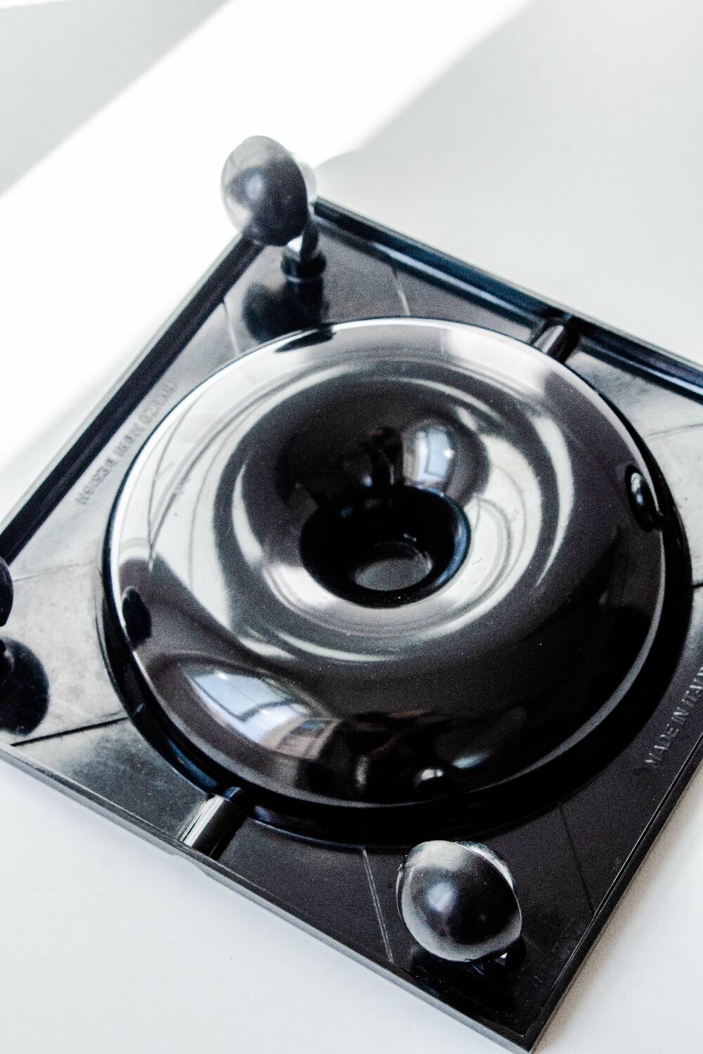 Cendrier Trotter par Renzo Mori