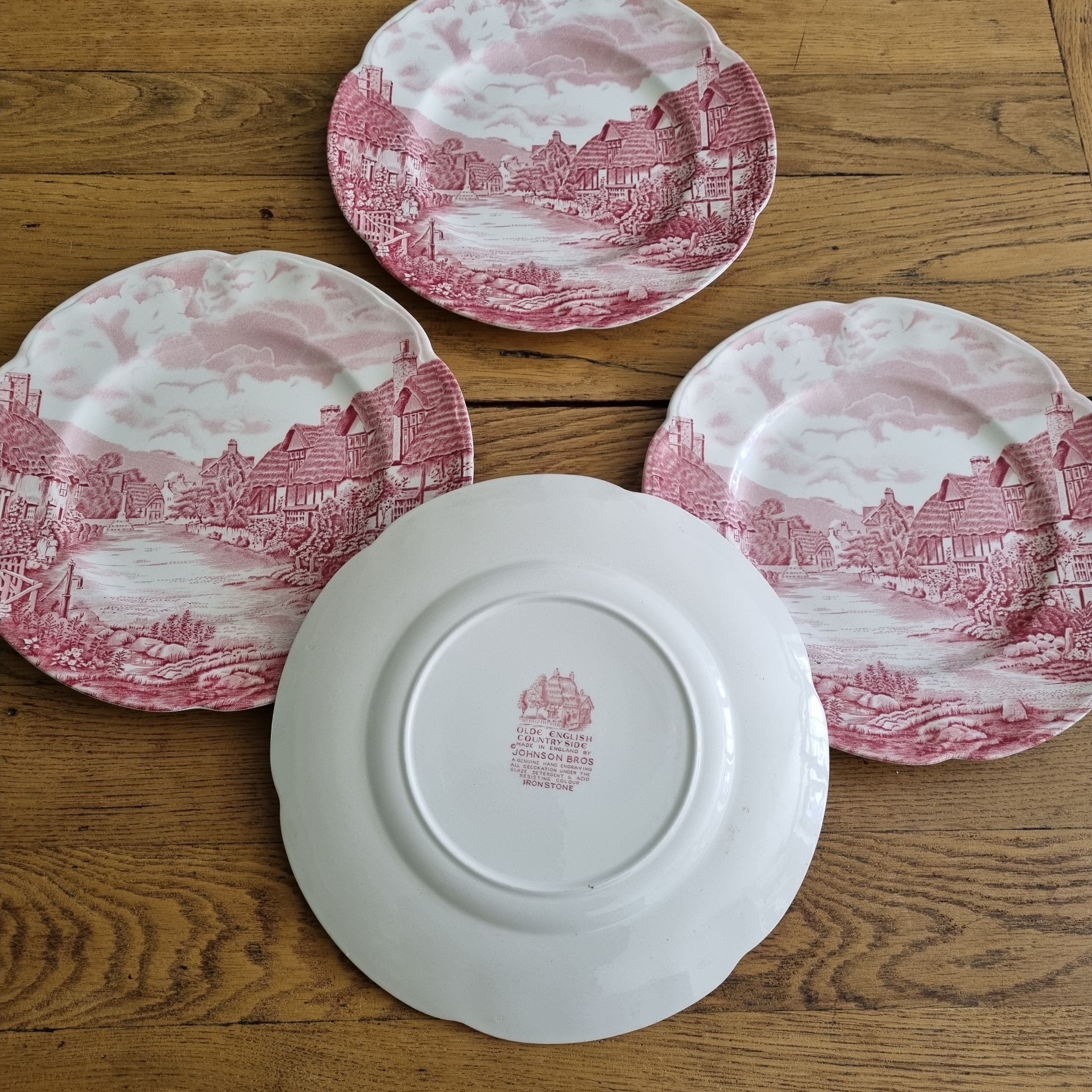 Flat plates in vintage English porcelain