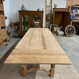 Extendable farmhouse table in solid oak