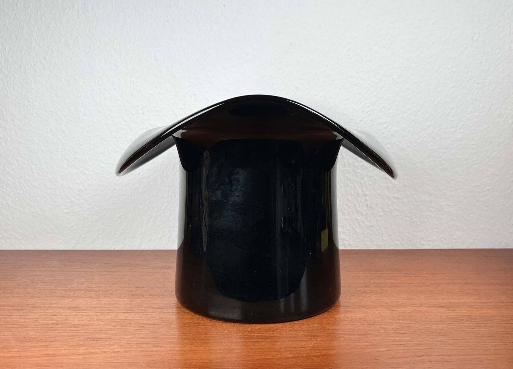 Vintage Italian vase top hat in Murano glass, 1980s.