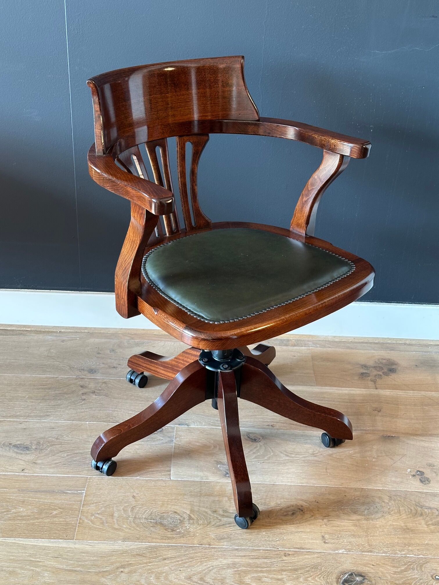 Classic office chair