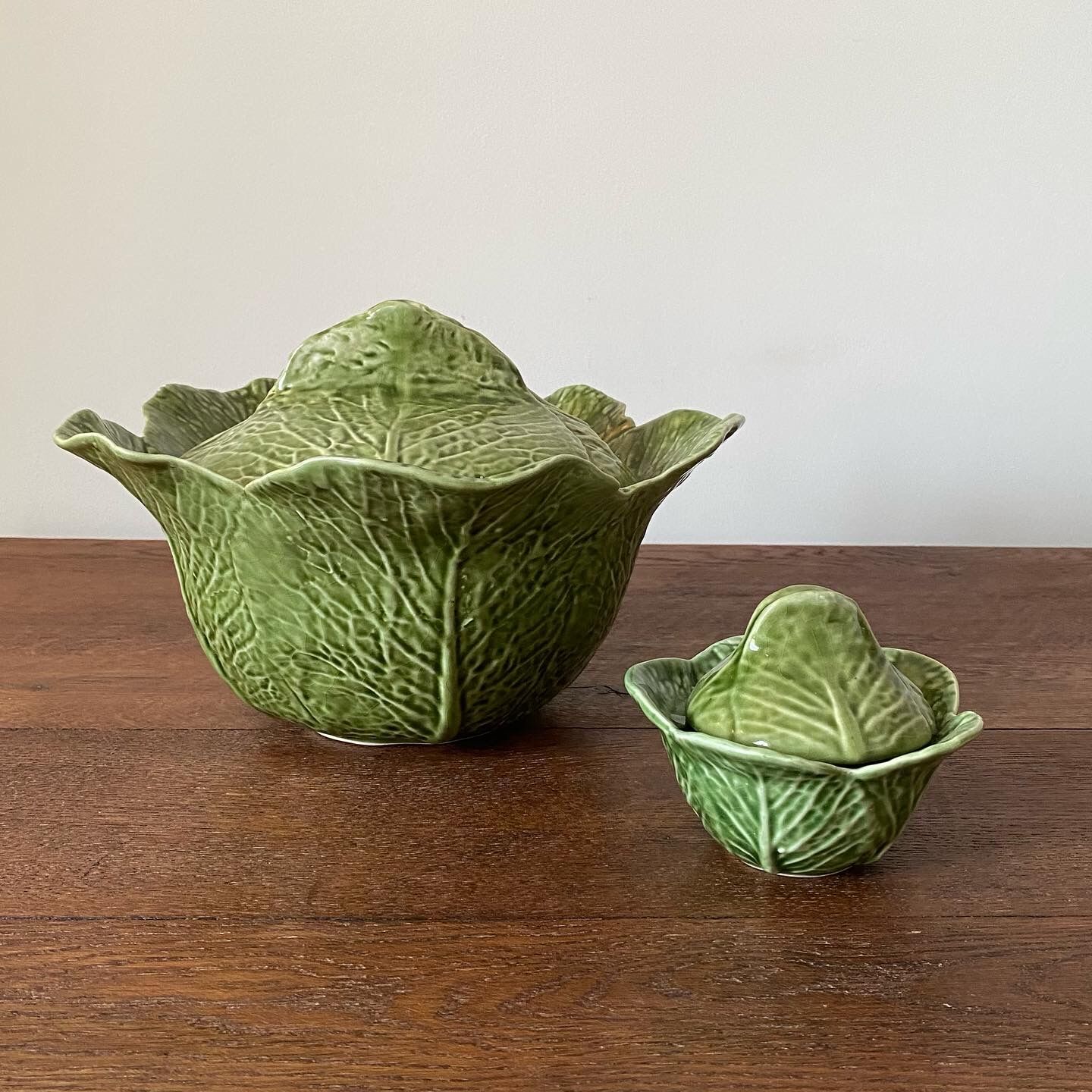 Tureen and mustard cabbage in Portuguese slurry