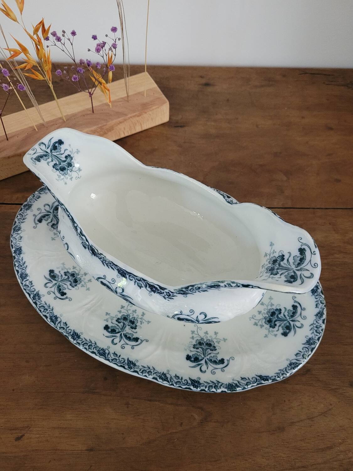 Sauceboat Ste Anonyme St Amand and Hamage