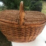 Wicker basket with lid