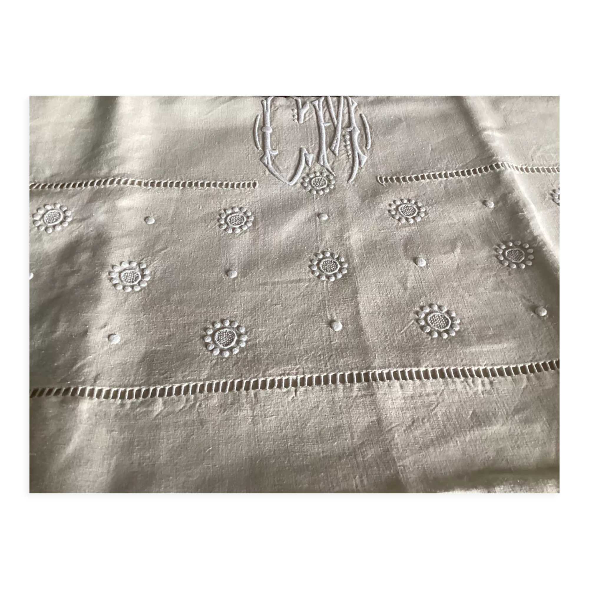 Drap 2 personnes en métis avec bandeau à petits ronds brodé