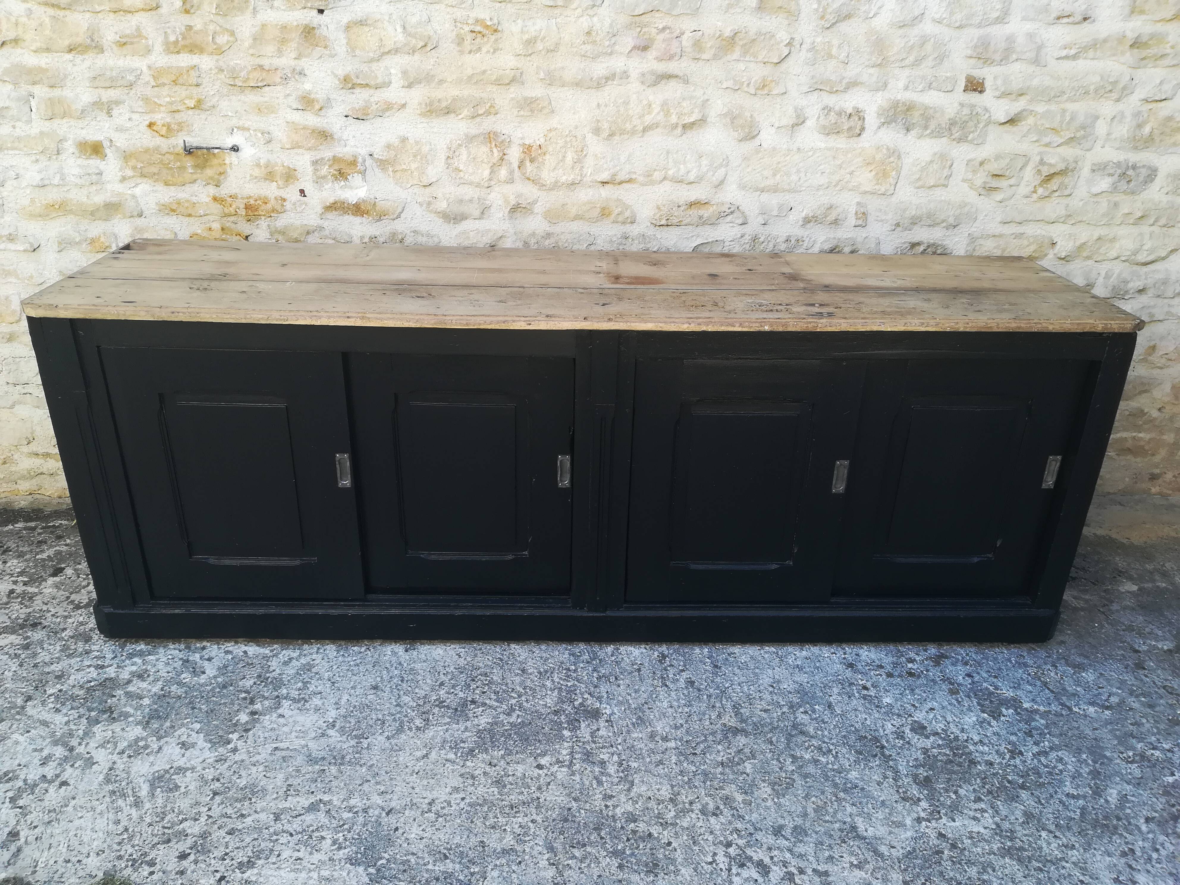 Counter 4 sliding doors