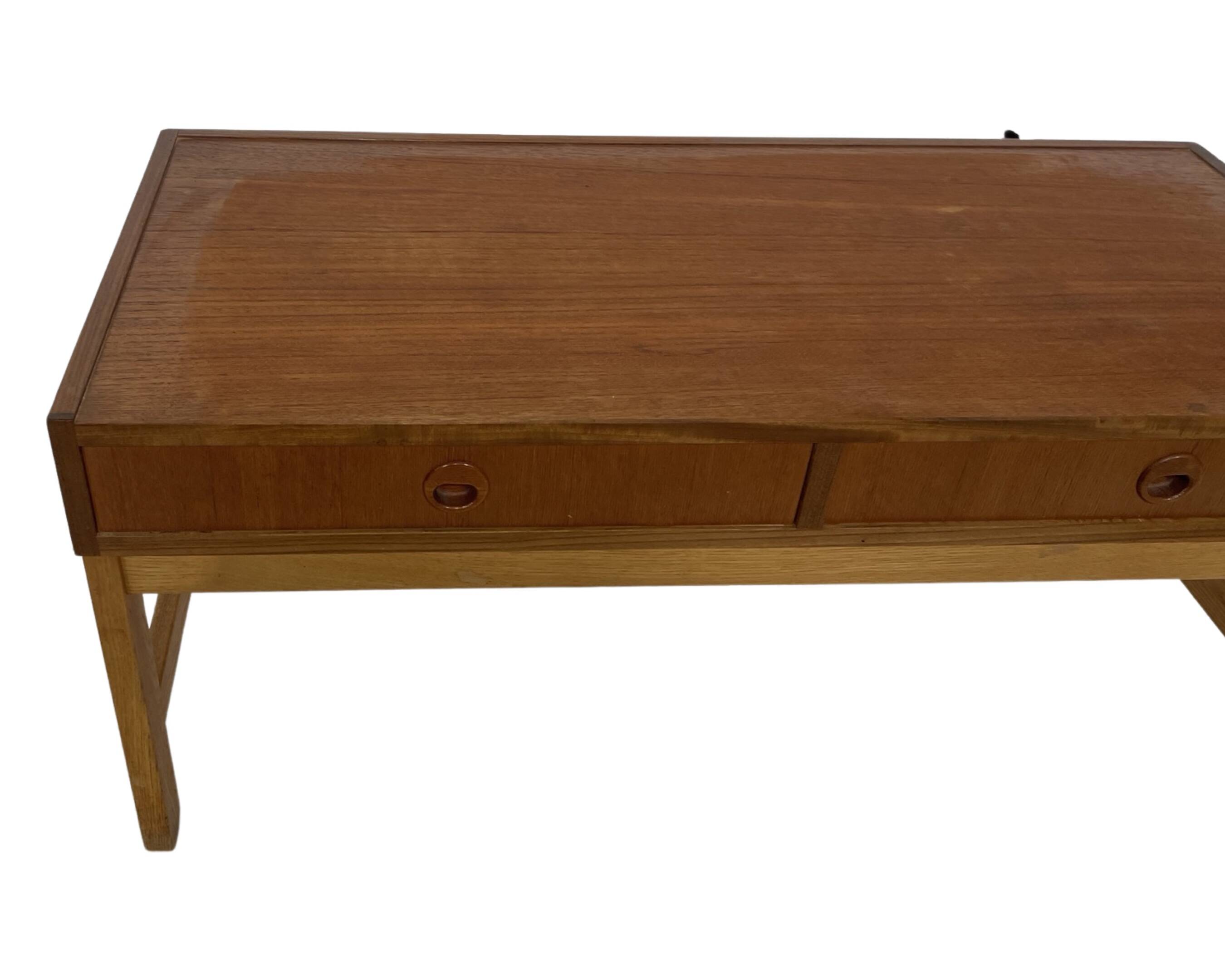 Meuble bas vintage danois modèle 1960, placage de teck