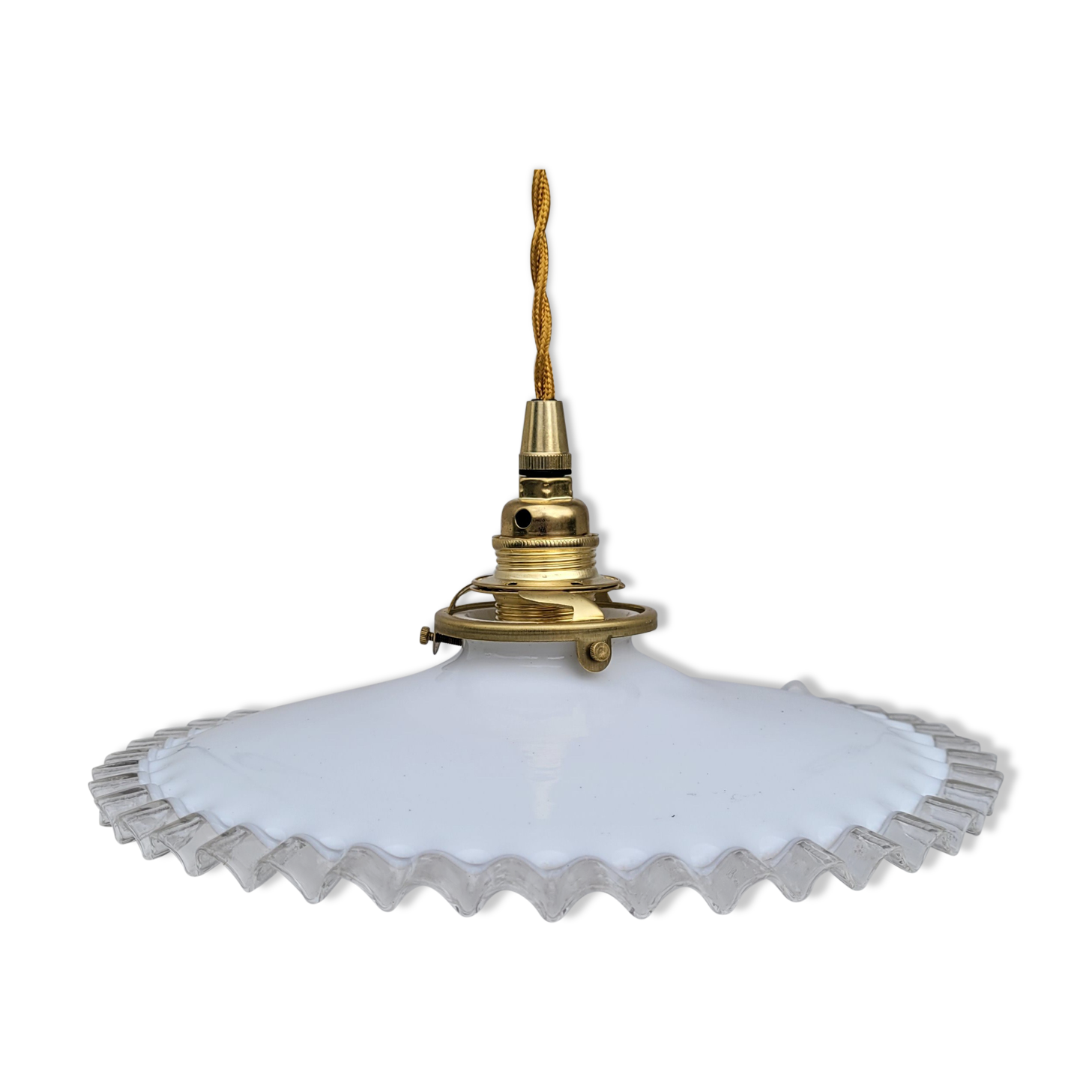 Serrated opaline suspension