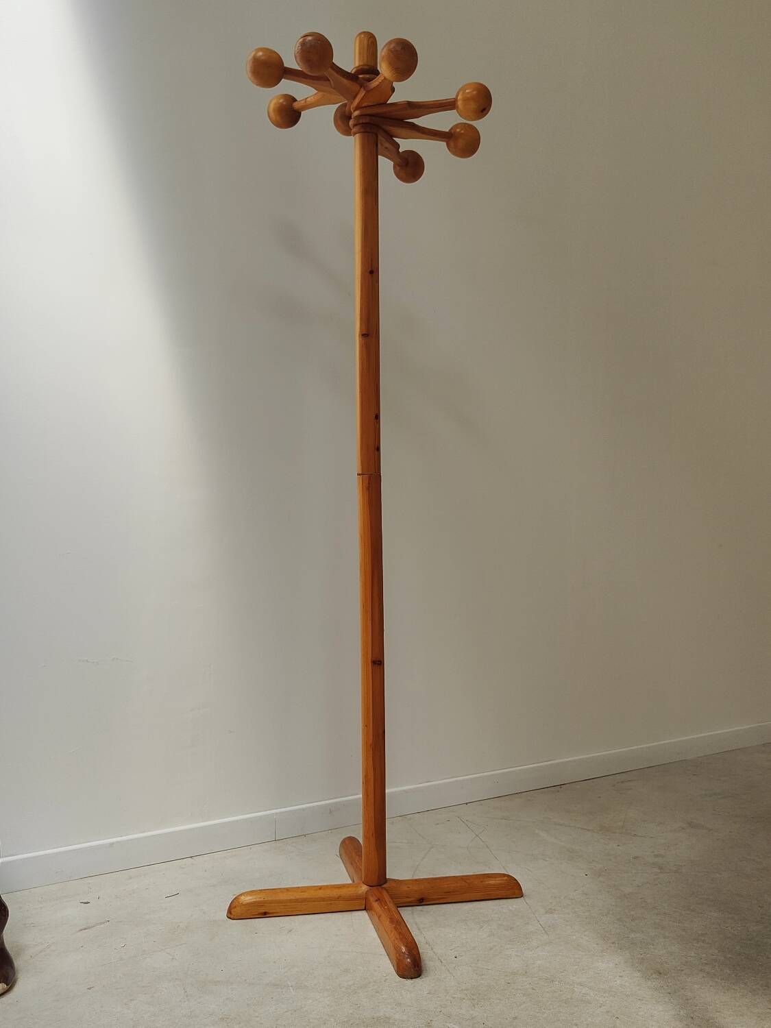 Reiner Daumiller solid pine coat rack