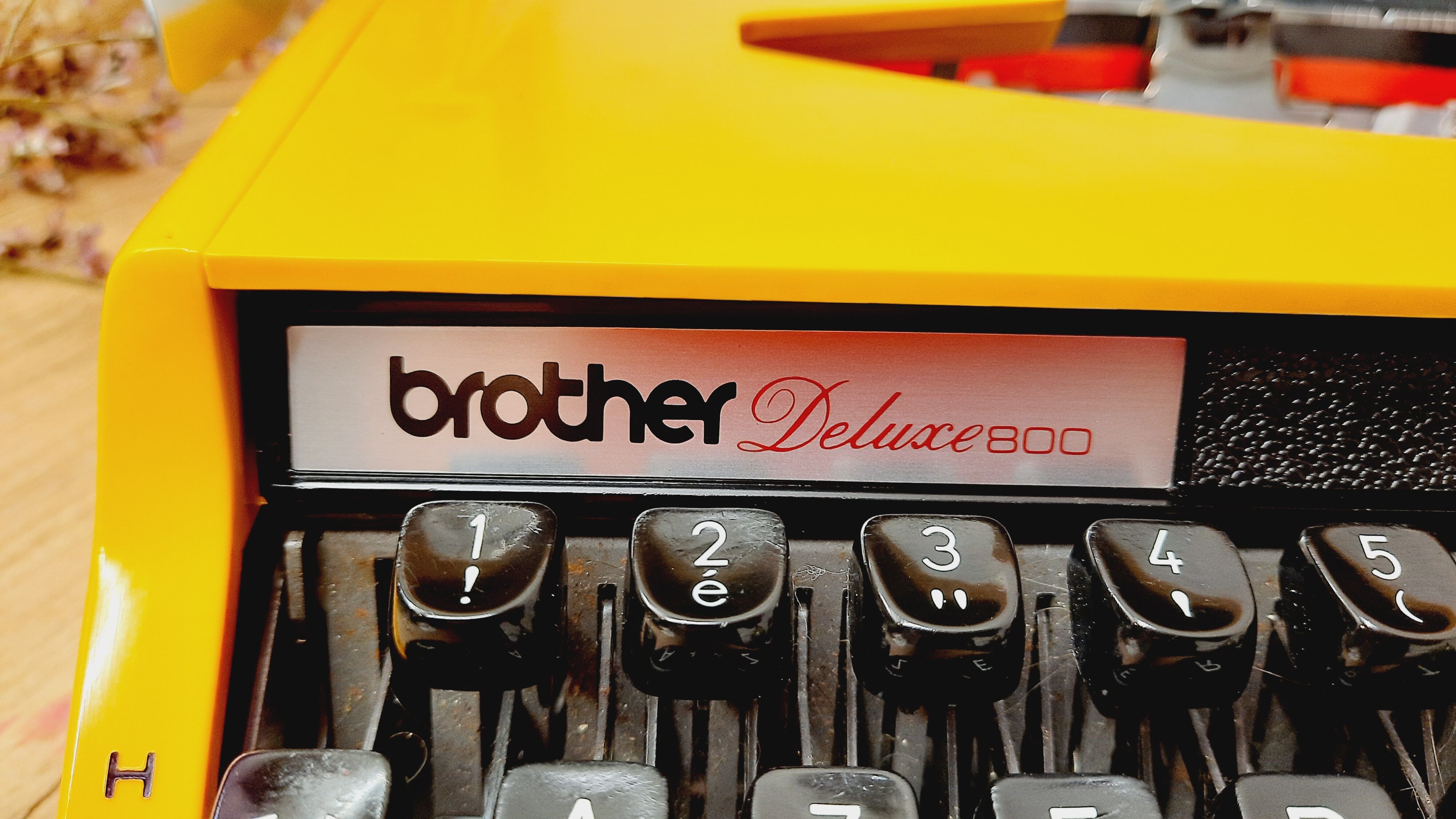 Brother De Luxe Typewriter 800