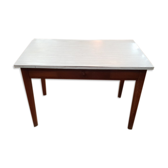 Table de cuisine dessus formica blanc