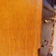 commode vintage aux pieds compas