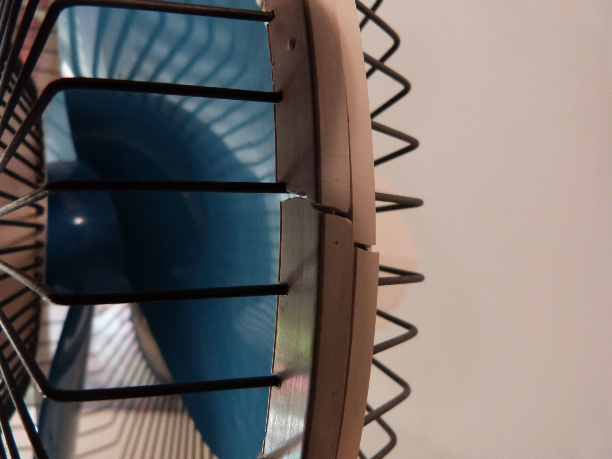 Oscillating fan vortice vintage  blue and white 1970s