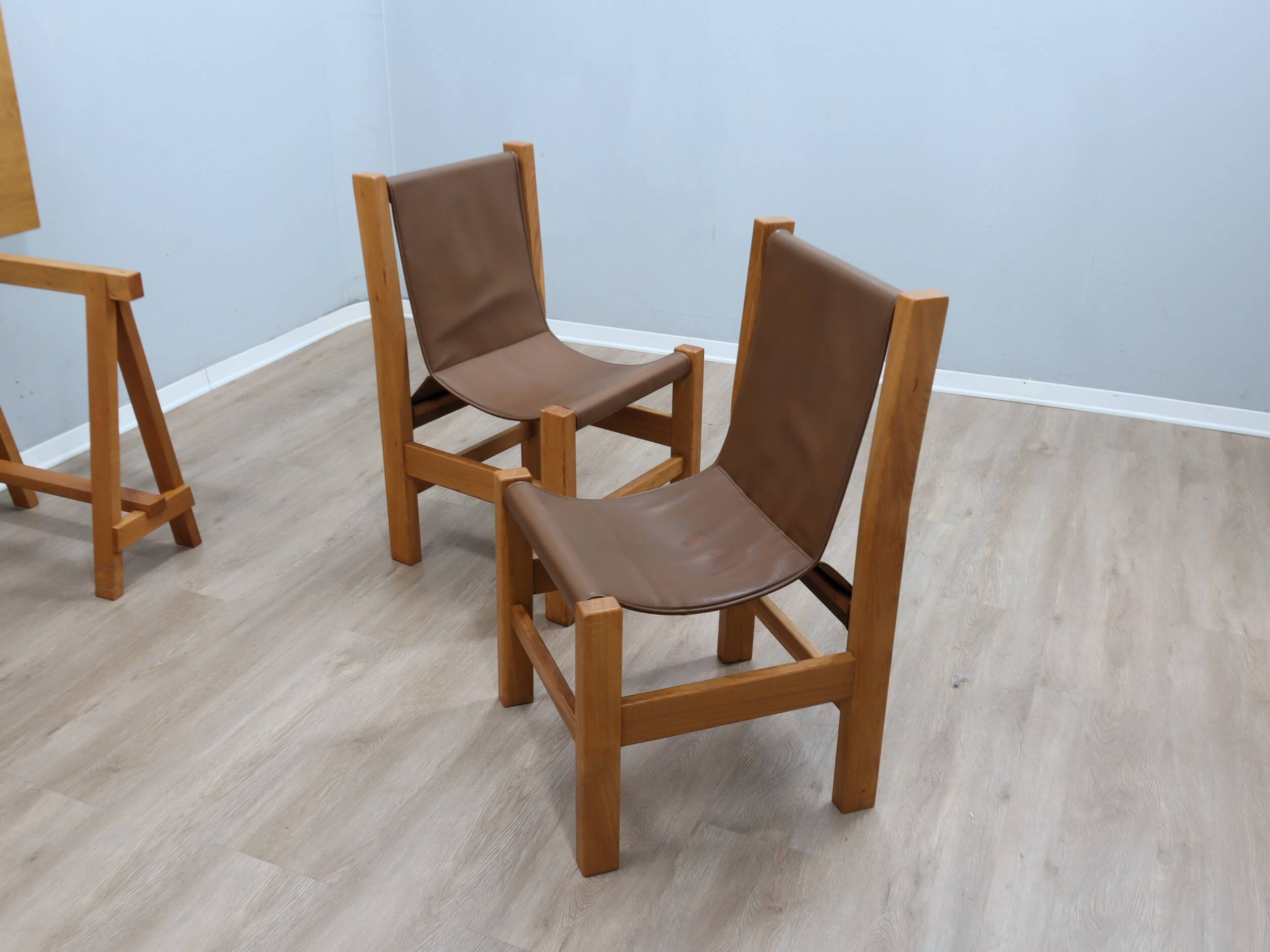 Bureau en hêtre massif avec chaises en cuir, Italie 1970
