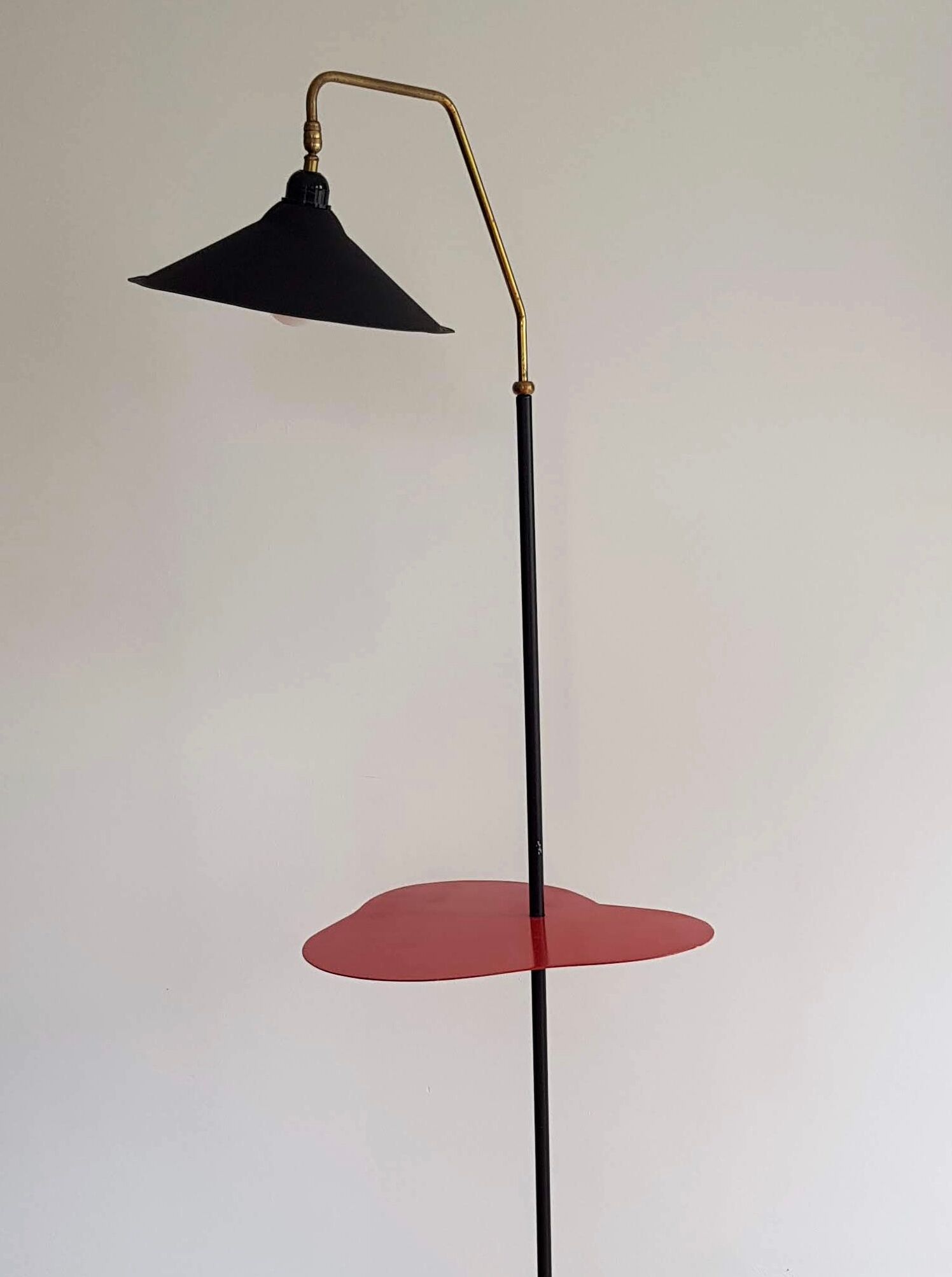 Vintage tripod floor lamp with red tablet Black metal and scoubidou
