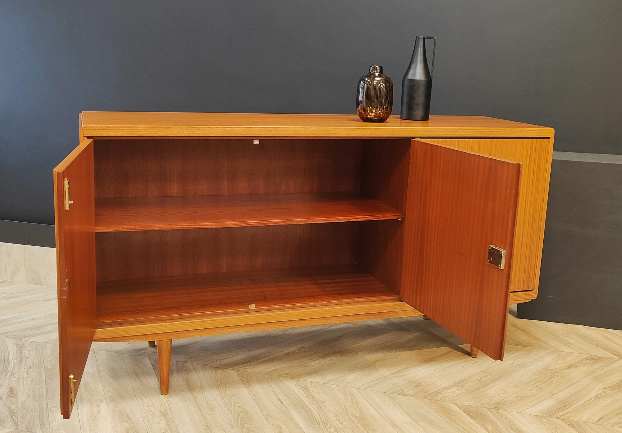 Enfilade mid century vintage