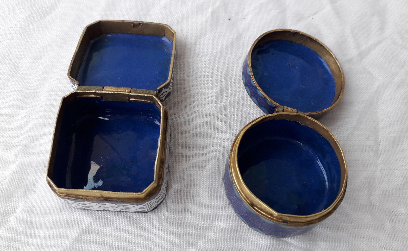 Partitioned miniature boxes