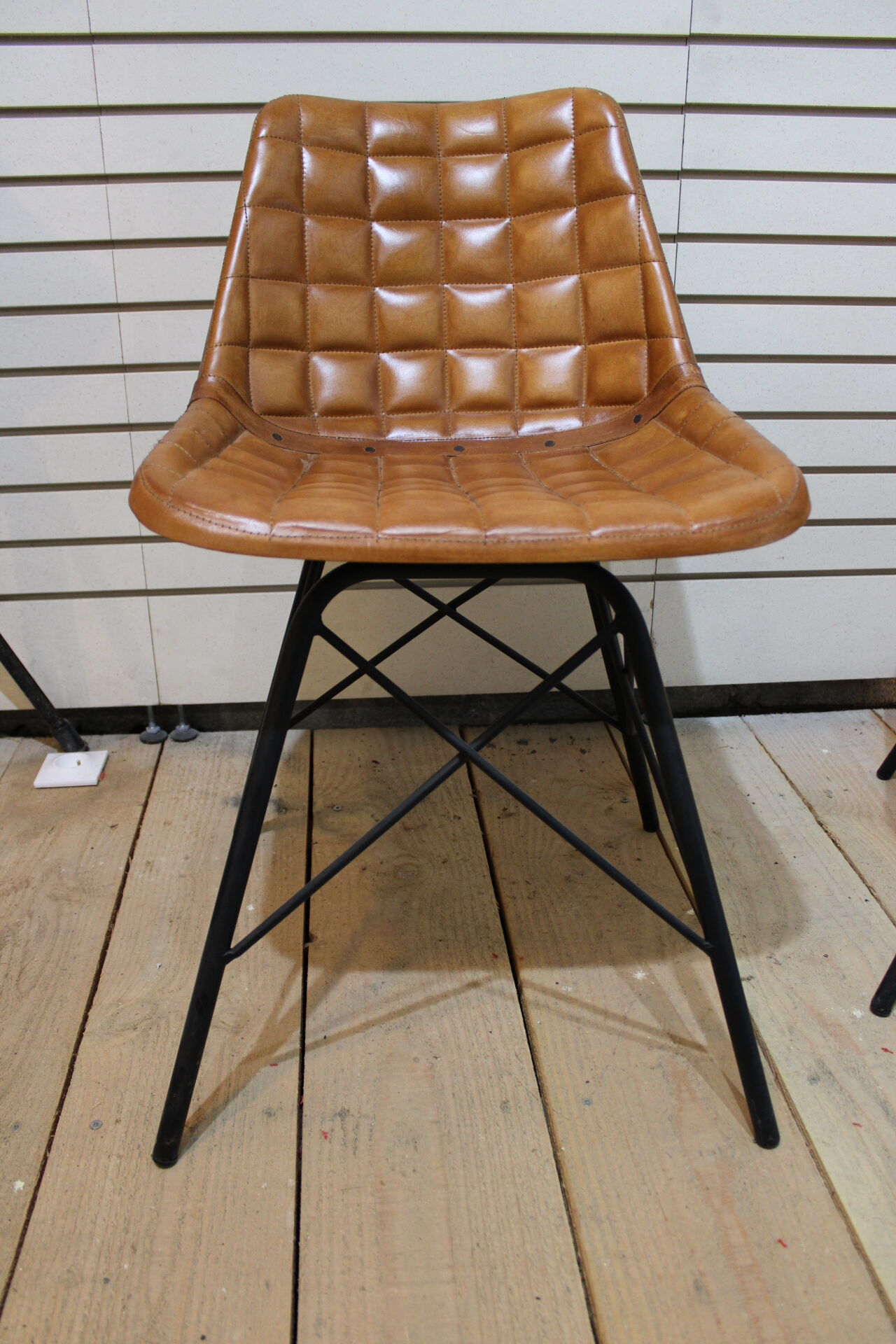 4 camel-coloured leather seating chairs