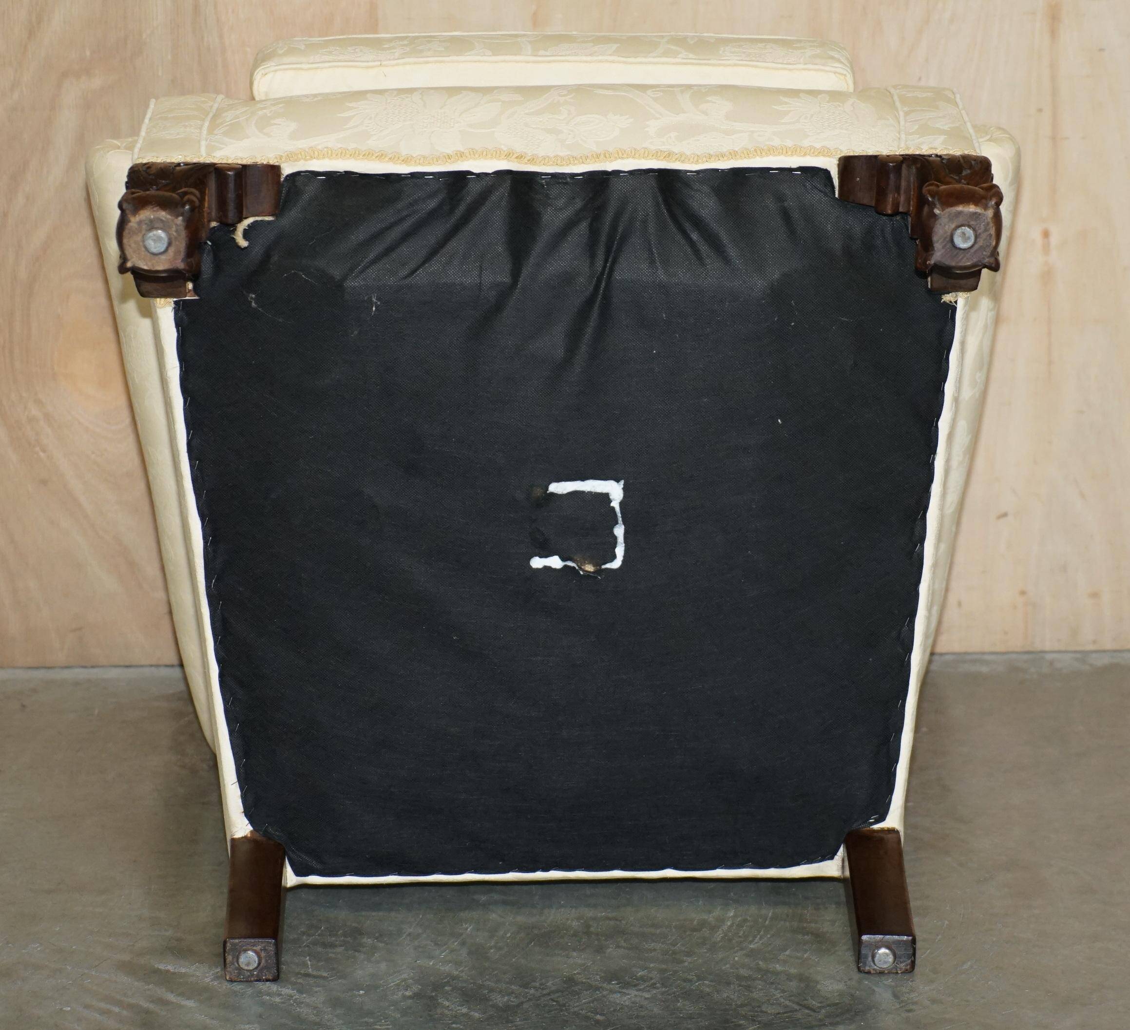 Pair of Edwardian armchairs from 1910 with carved legs and fabric.