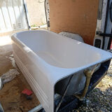 Art Deco bathtub from the 1930s and washbasin.
