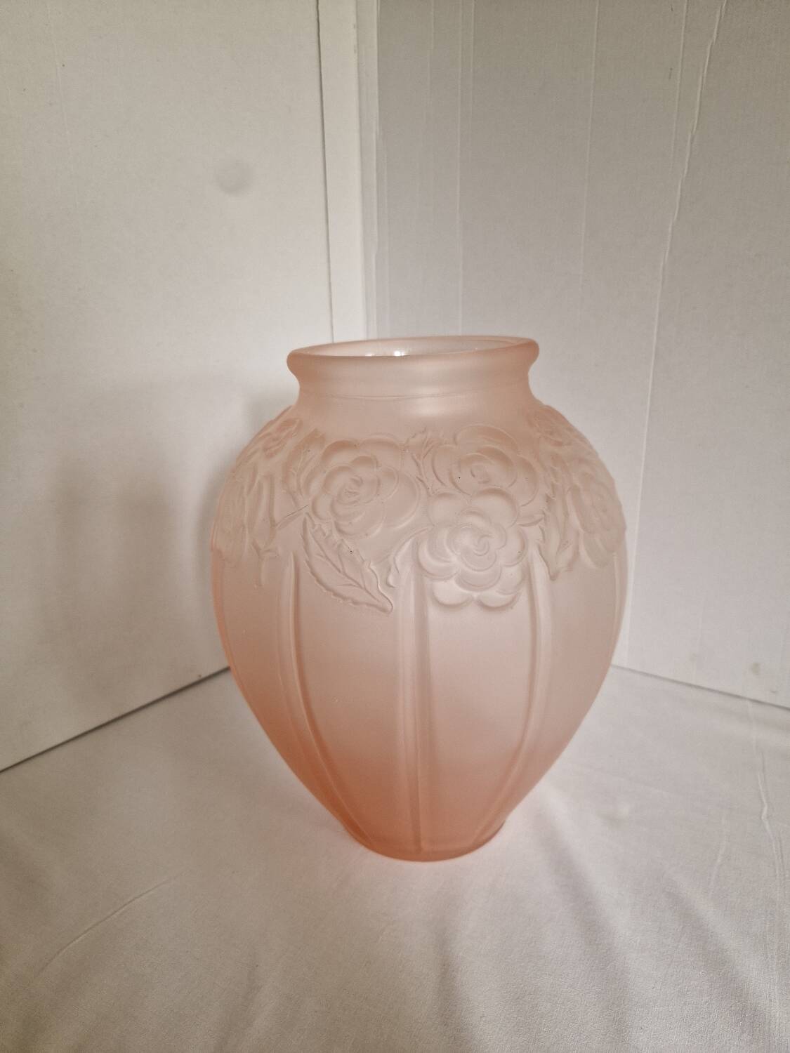 Large pink art deco vase in molded glass with flower decoration