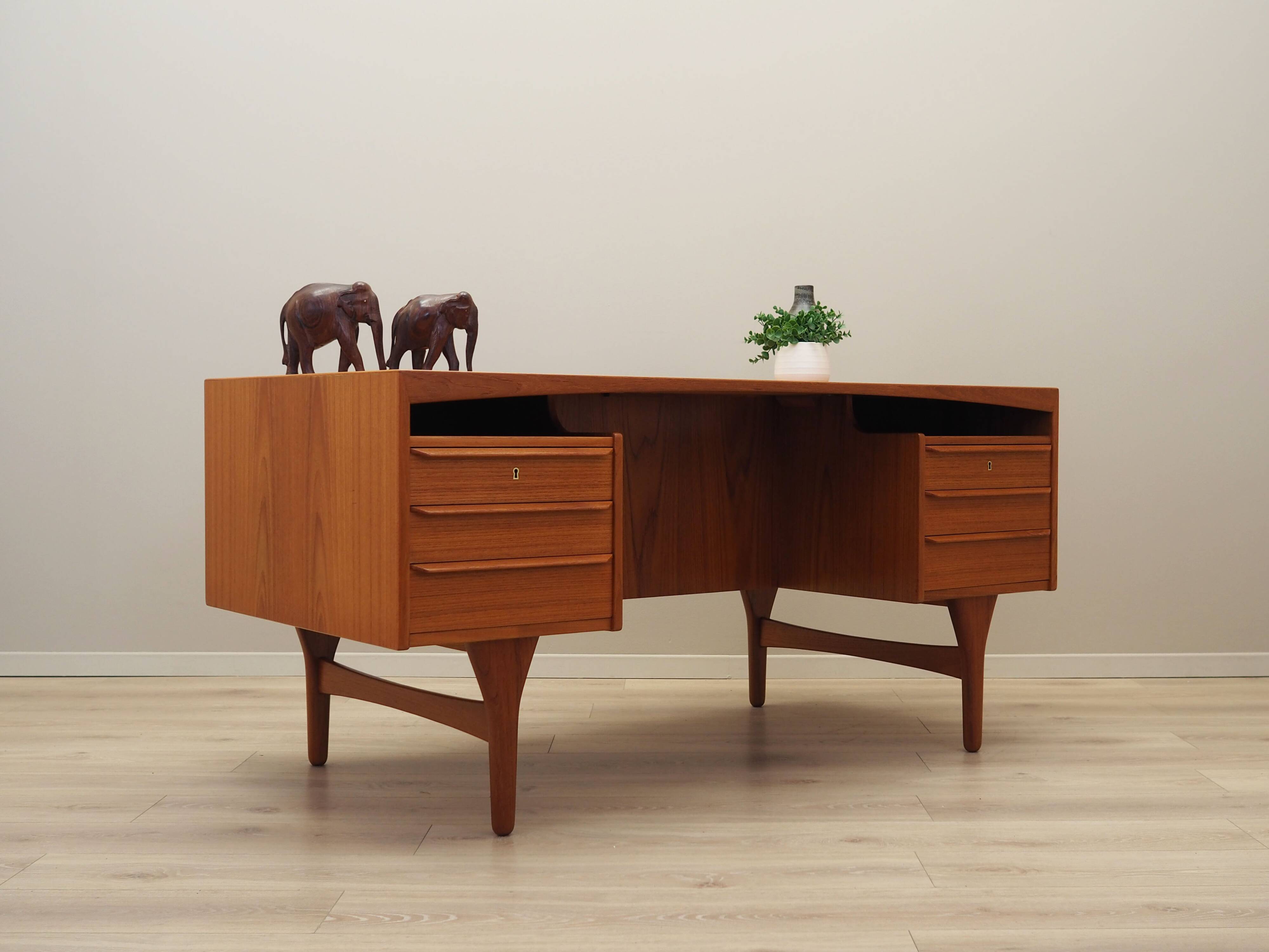 Teak desk, Danish design, 1960s, designer: Vald Mortensen, production: Odense