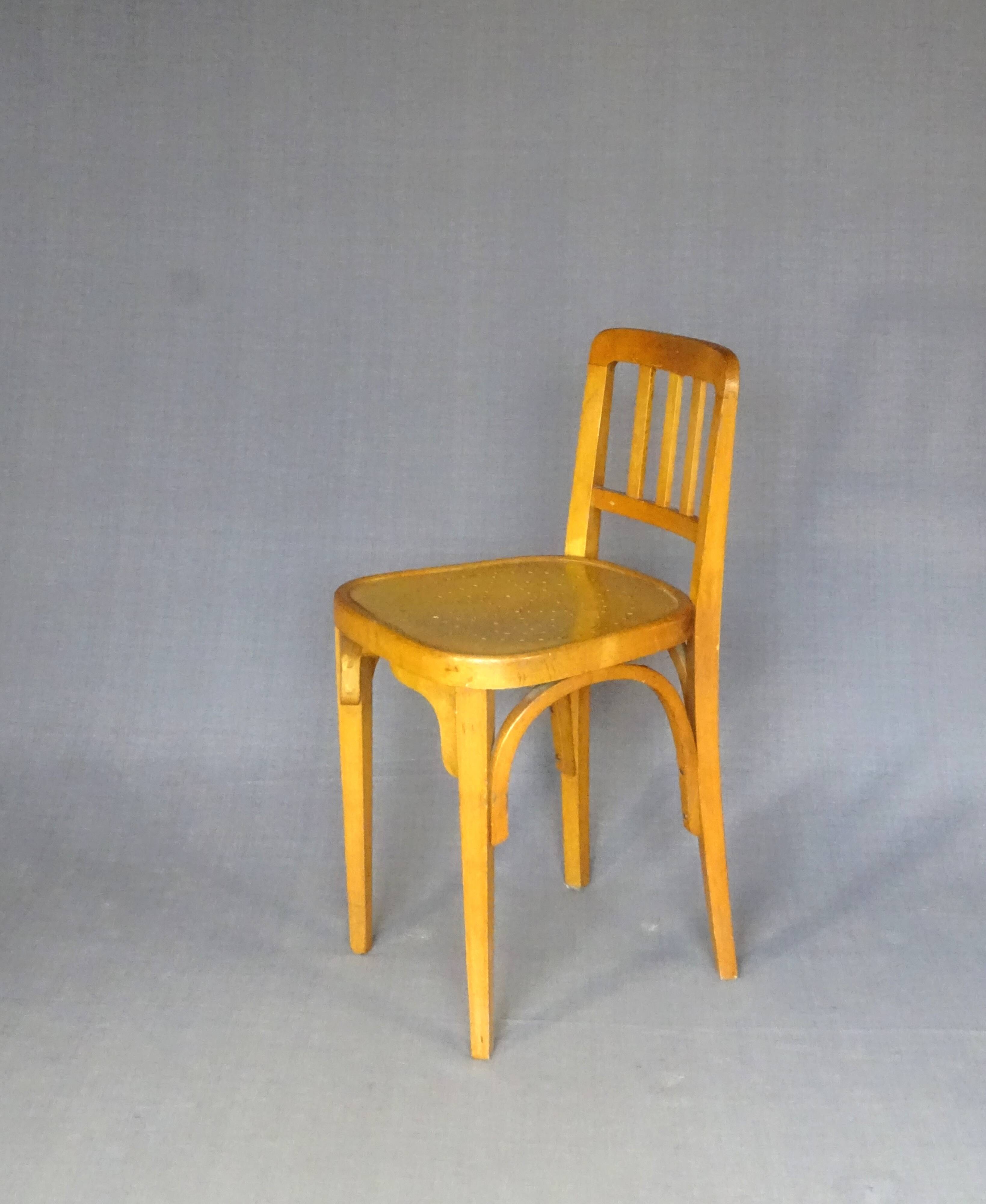 Curved wooden workshop chair Horgen Glarus (CH) 1950, not Thonet bistro.