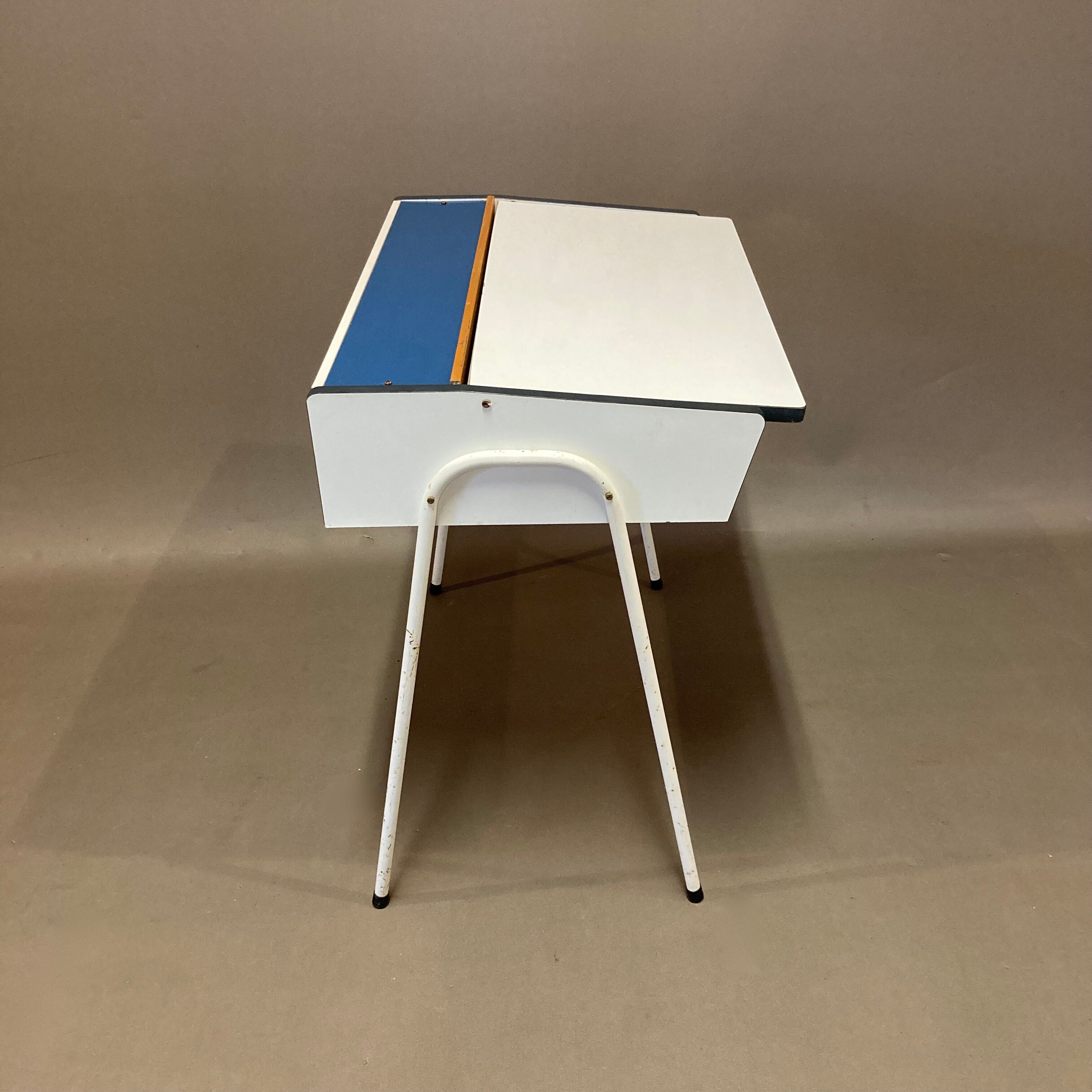 Children's desk with integrated storage