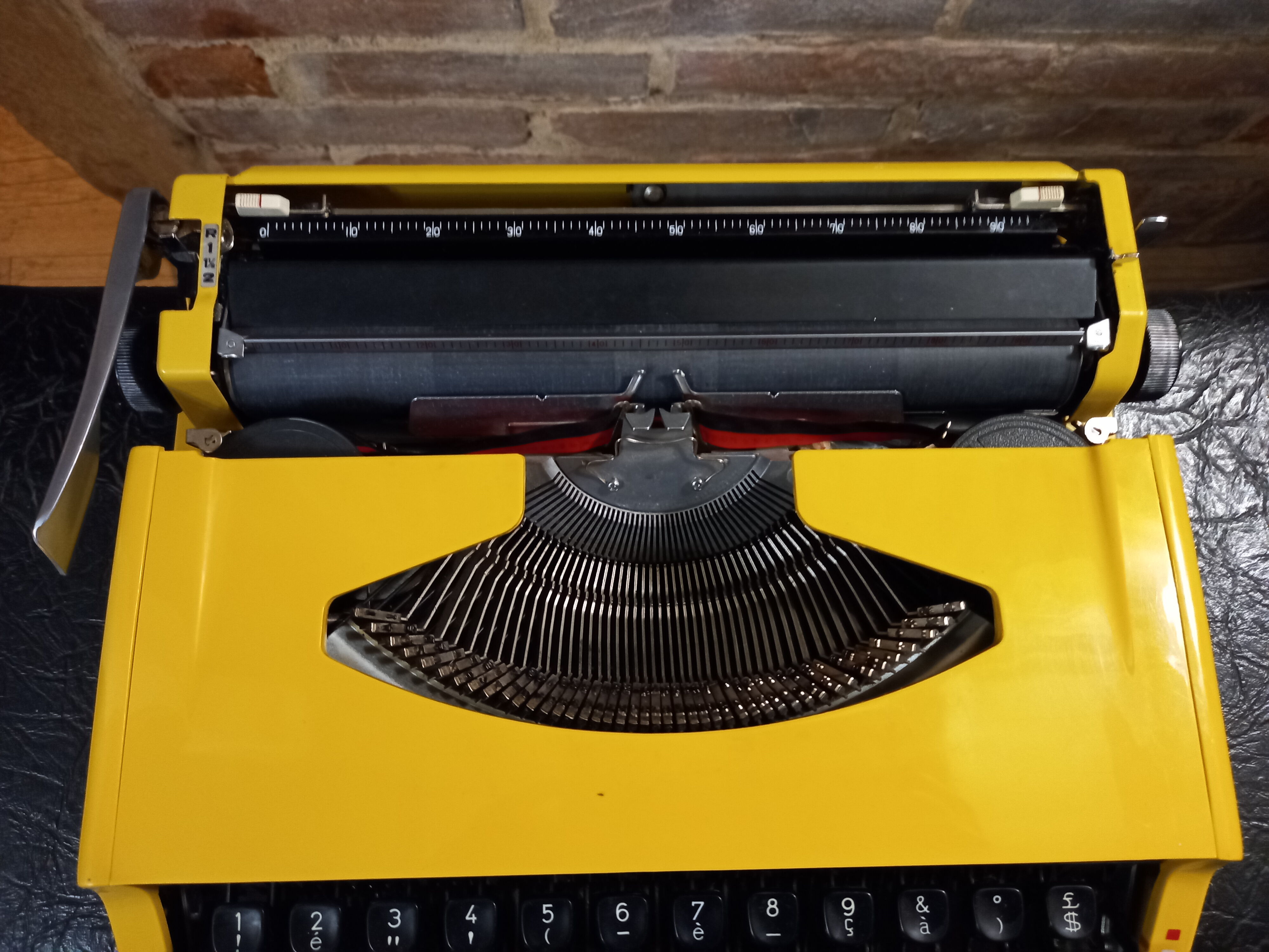 Brother Deluxe 800 typewriter