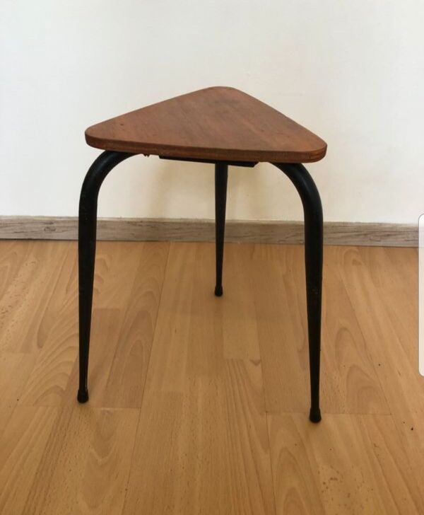 Tabouret tripode brutaliste