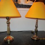 2 bedside lamps