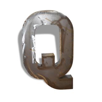 Industrial iron "Q" letter