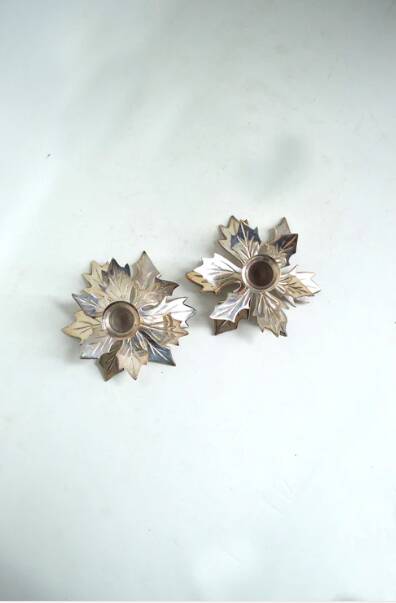 Holly leaf candle holders