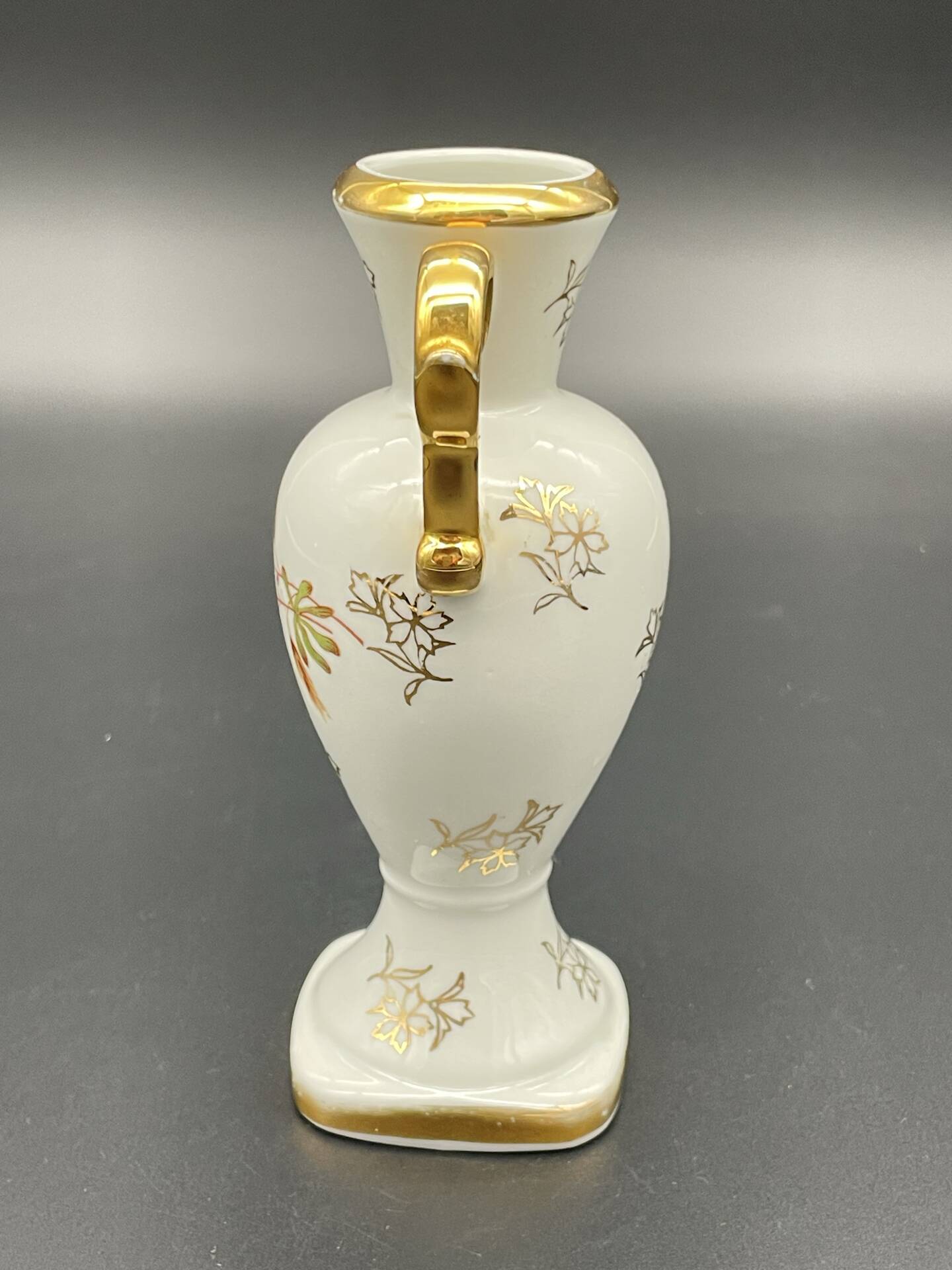 Small amphora vase in Limoges porcelain with gilded handles.