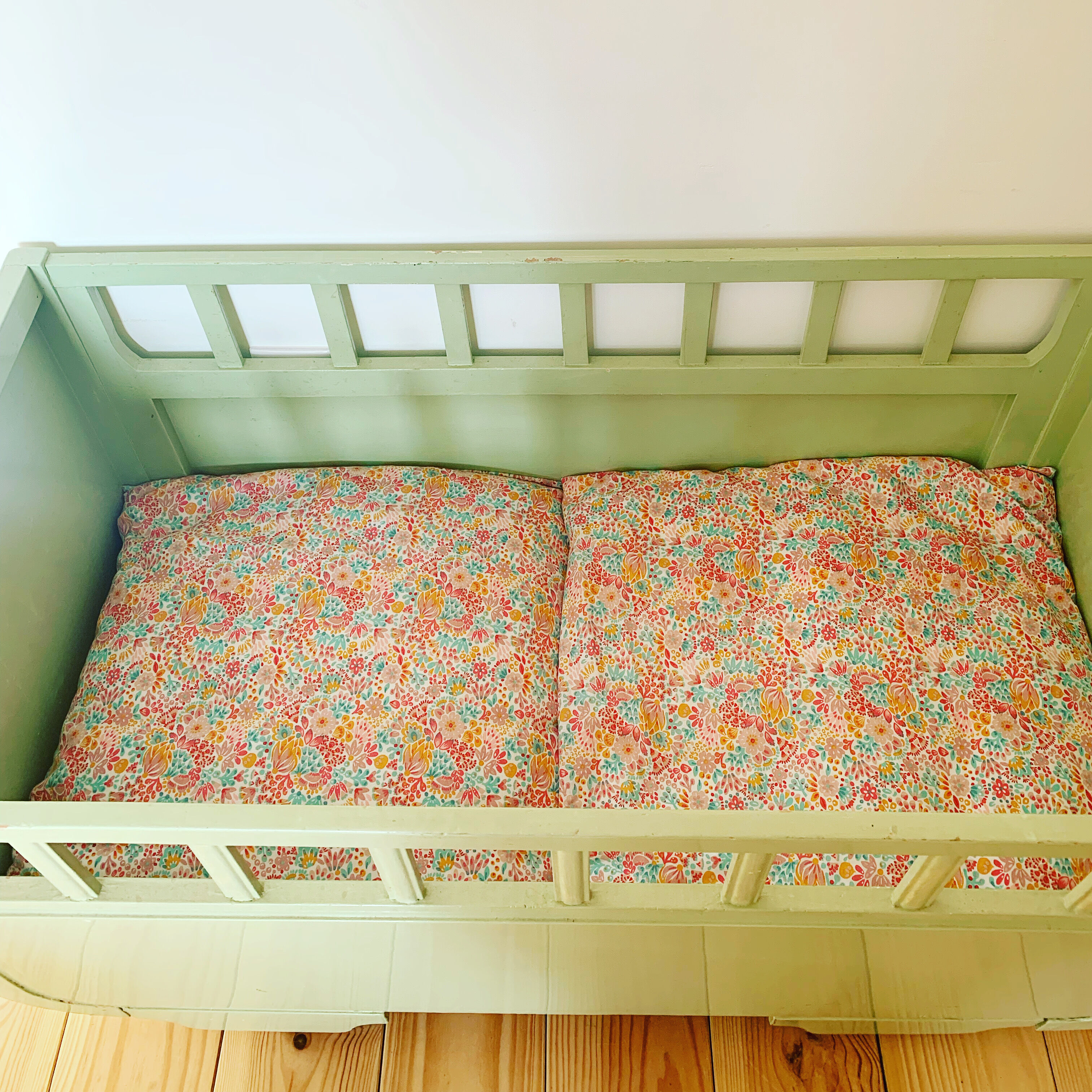 Baby bed 1950