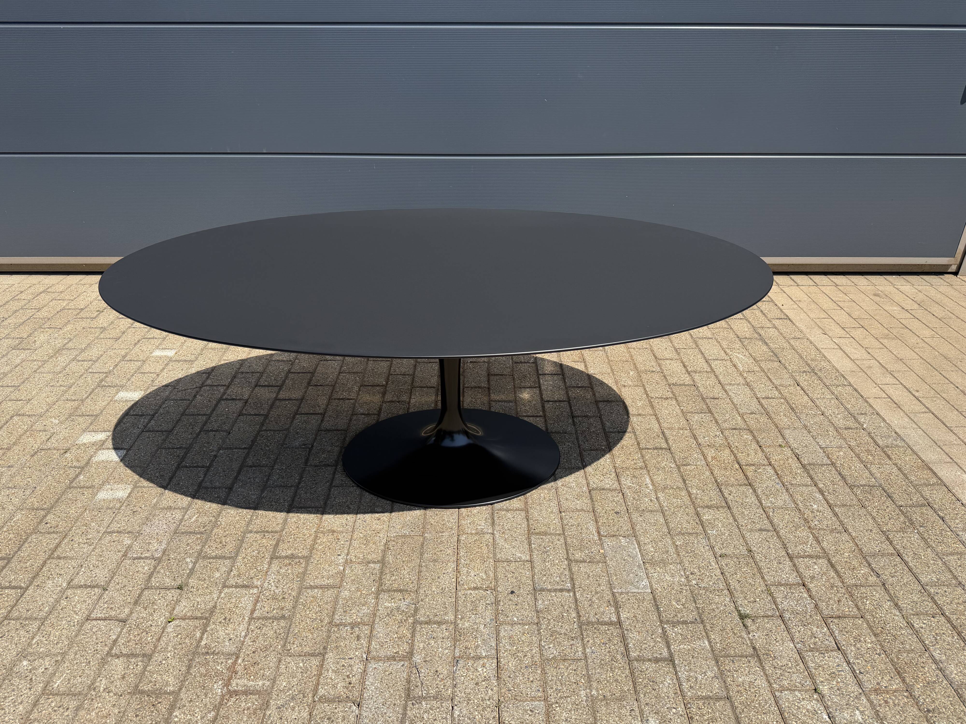 Knoll Tulip oval dining table 198/244cm black Feniks laminate