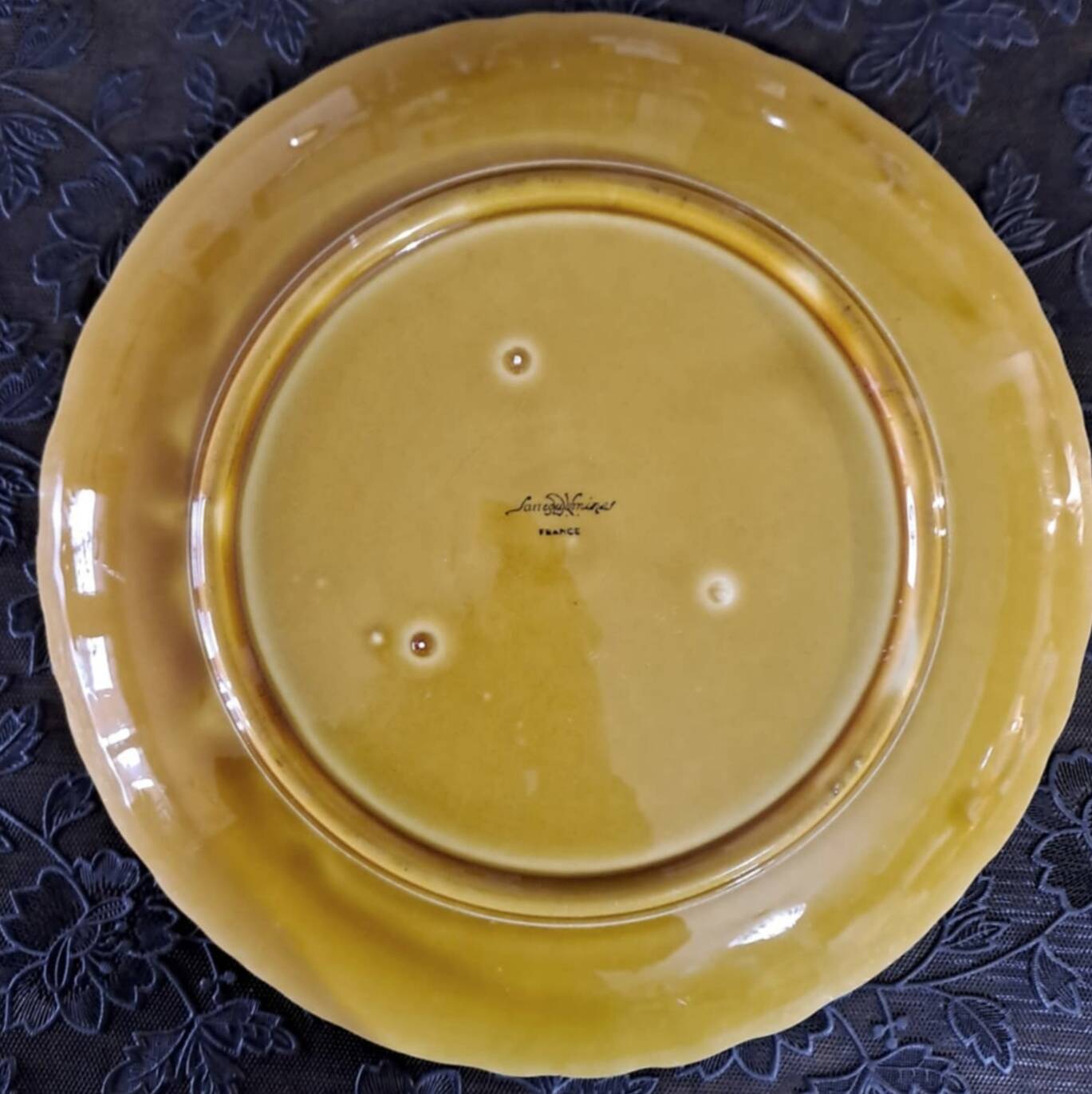 Plat à dessert en barbotine