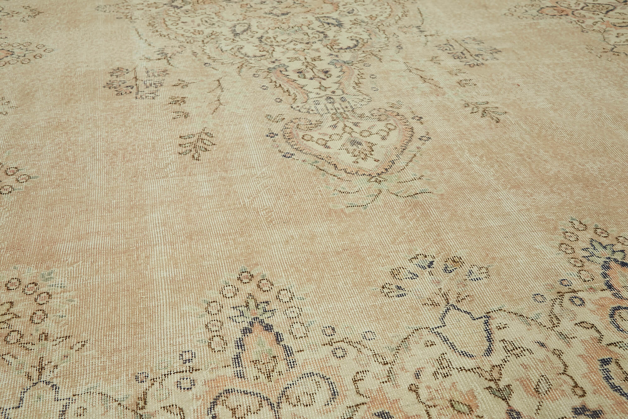 Hand-Knotted Persian Vintage 1970s 240 cm x 372 cm Beige Wool Carpet