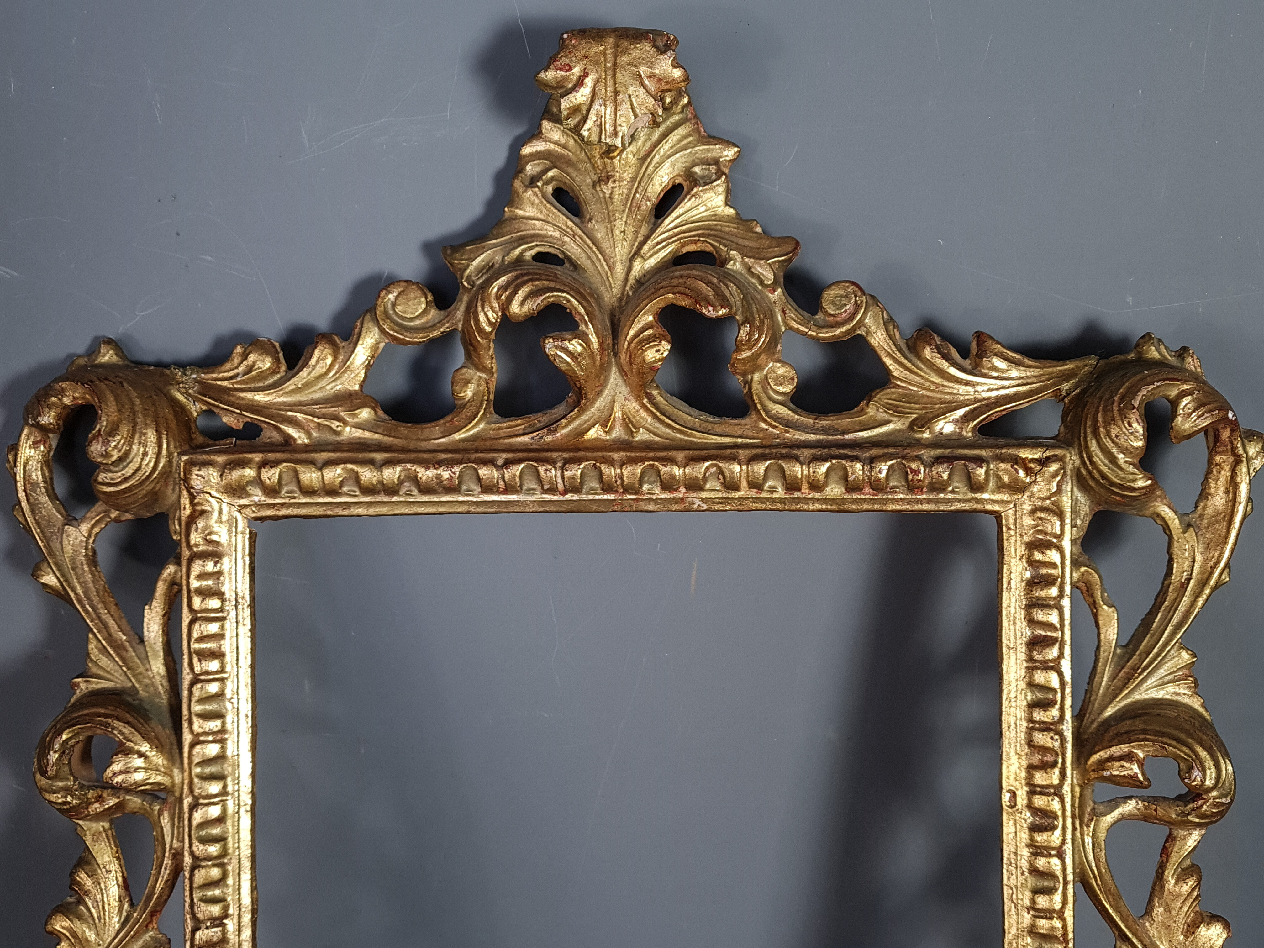 Italian frame nineteenth century. carved wood gilding gold leaf of leaf origin foliage 38,5x28,7 cm SB