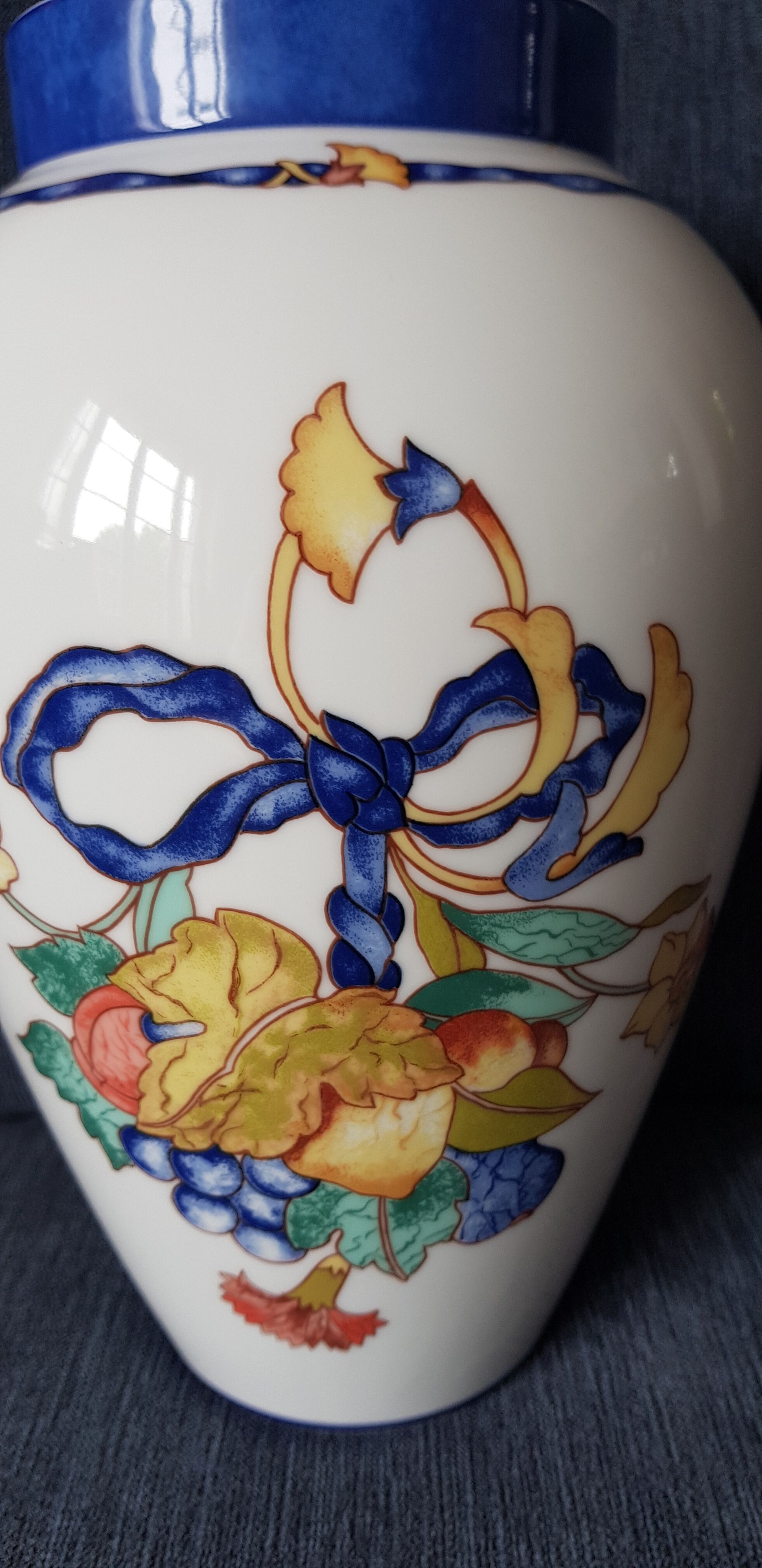 Vase BERNARDAUD porcelain of Limoges collection Borghese