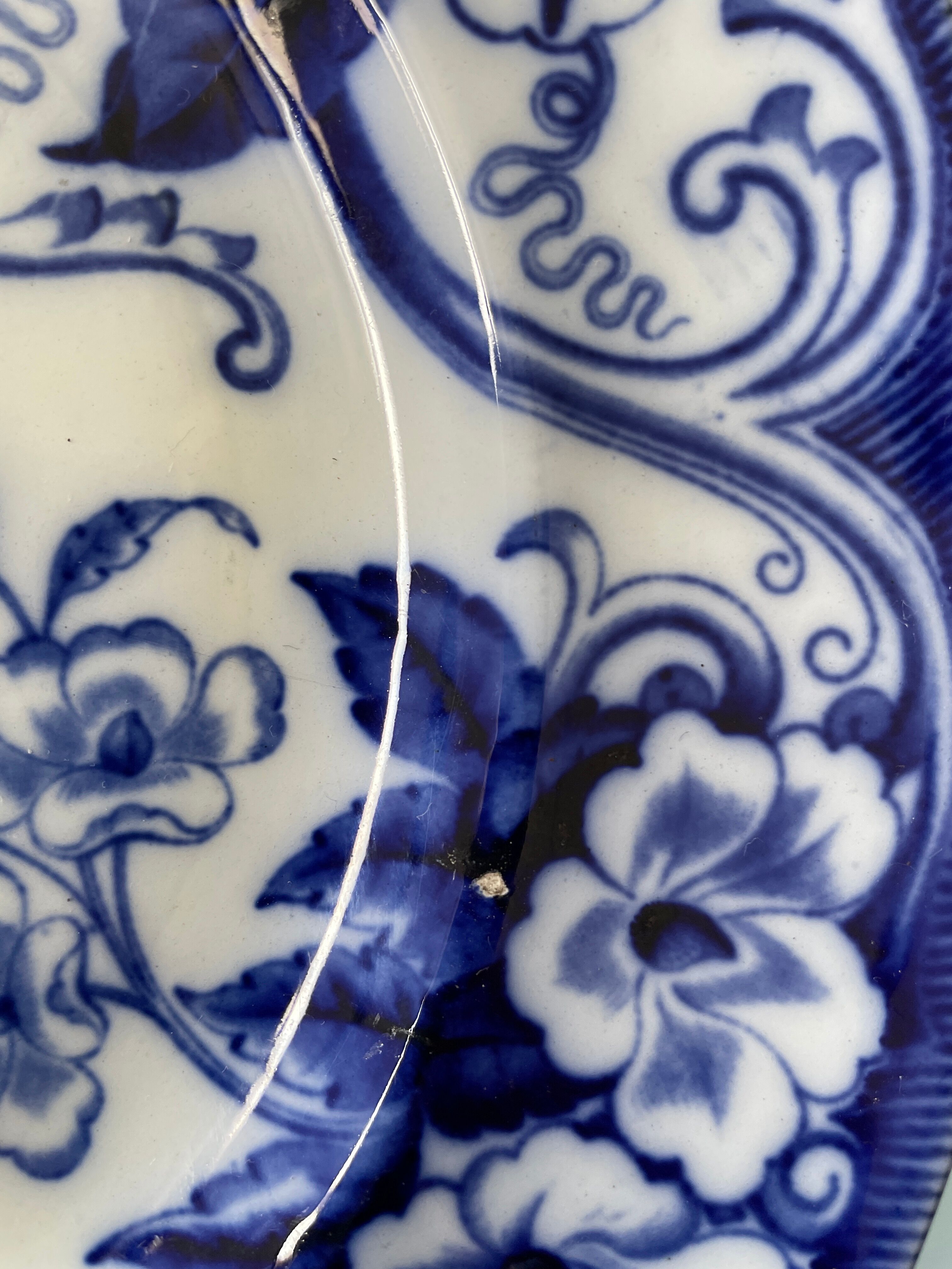 Set of 4 flat plates Creil and Montereau, Flora model