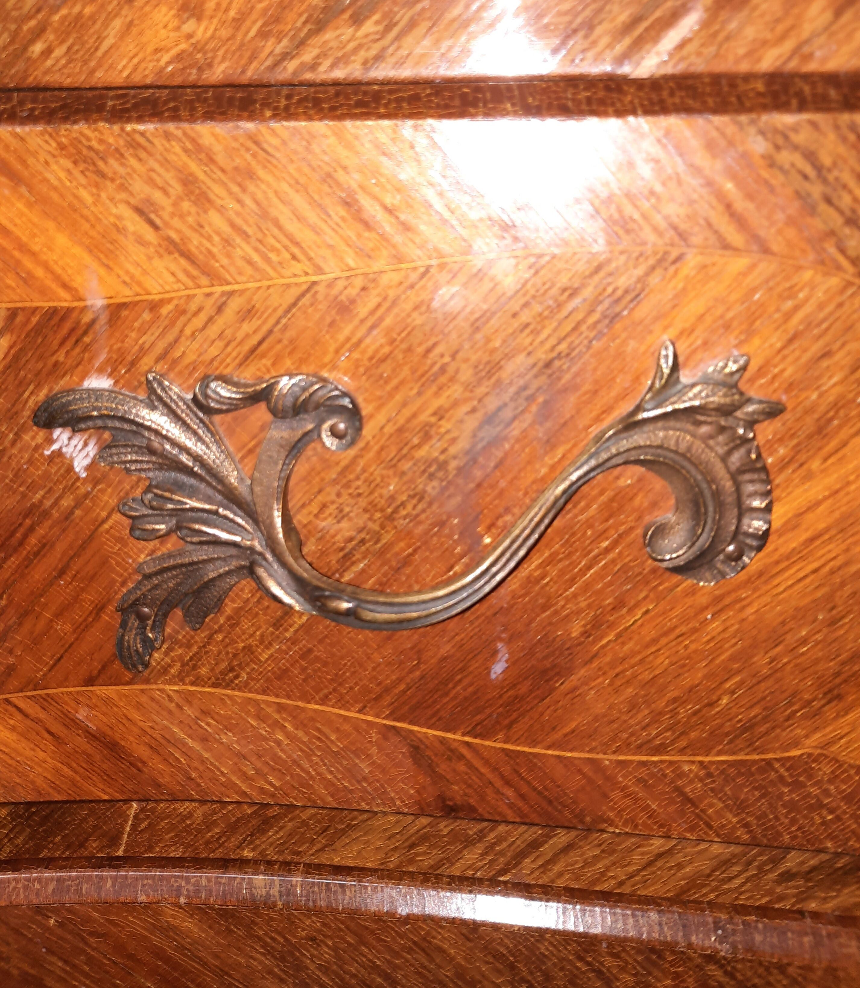 Louis XV style chest of drawers in veneer