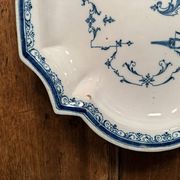 Plat ovale en faïence de Moustiers camaïeu bleu