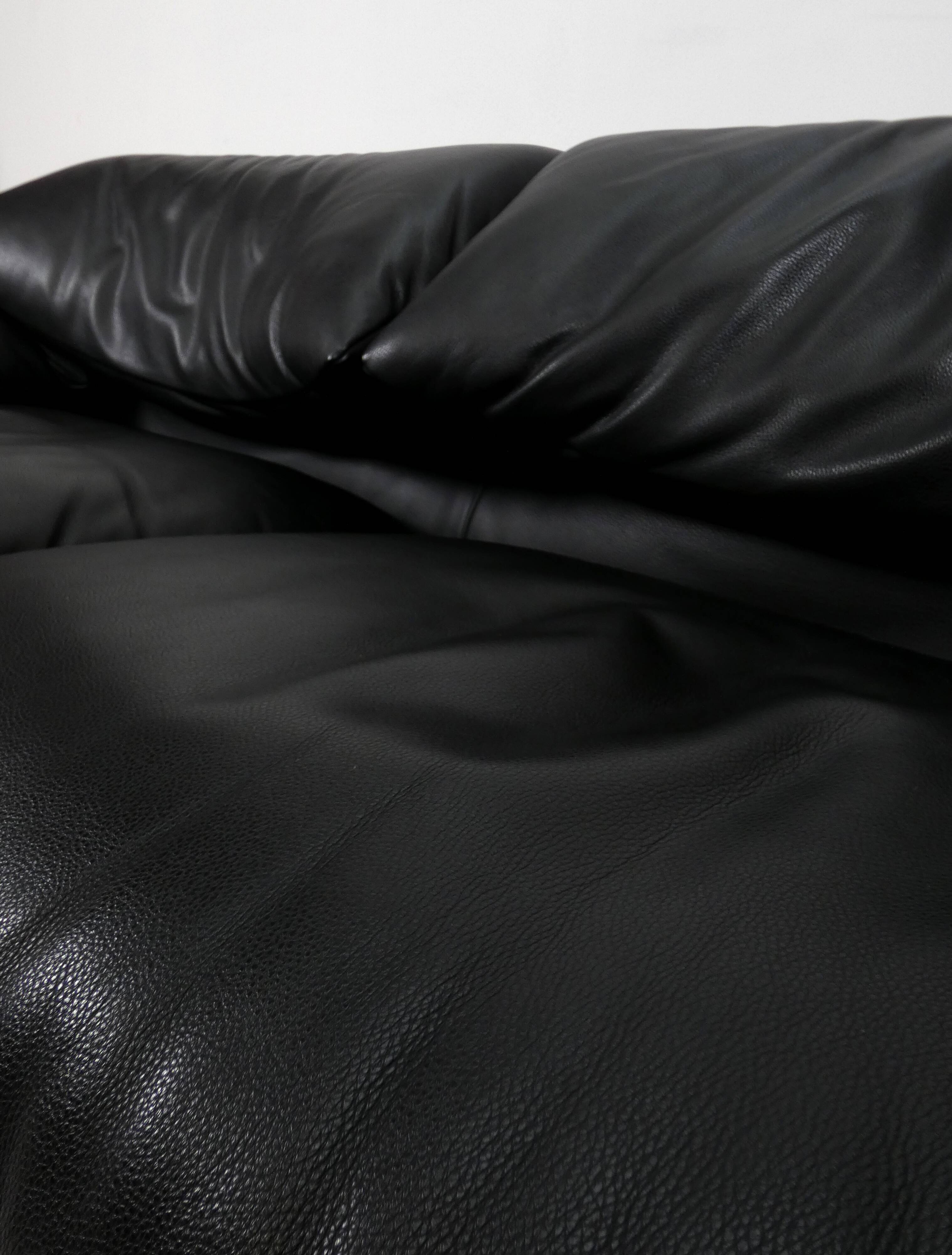 Cassina Maralunga 2,5 seater - black leather