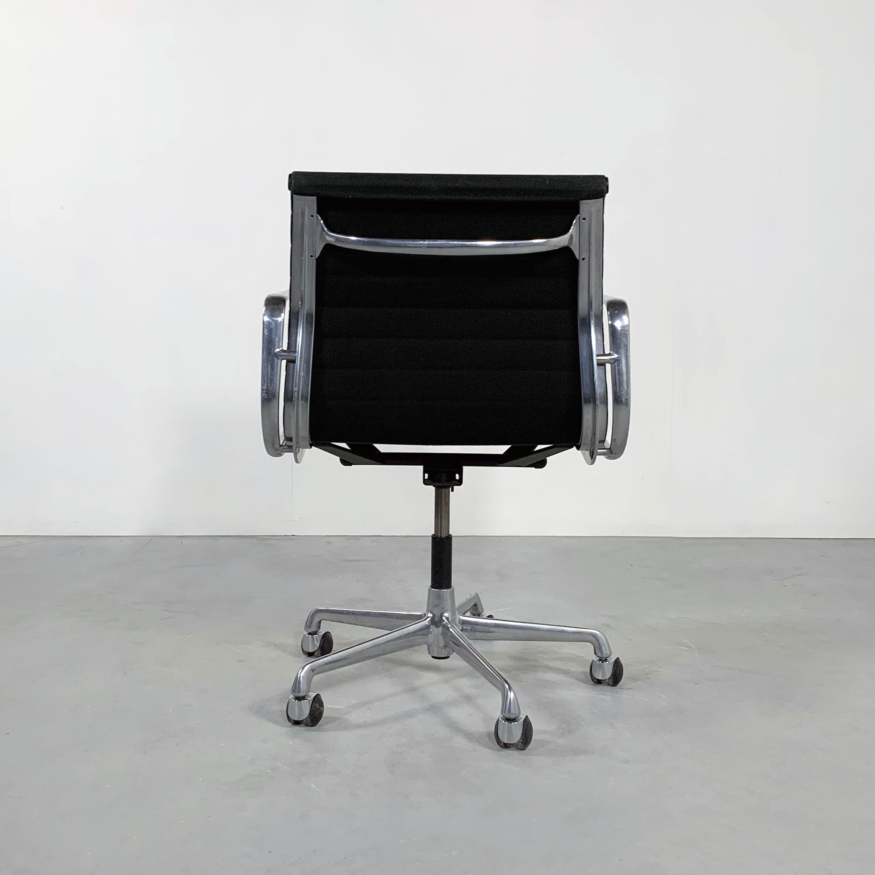EA117 office chair by Charles and Ray Eames for ICF, 1970