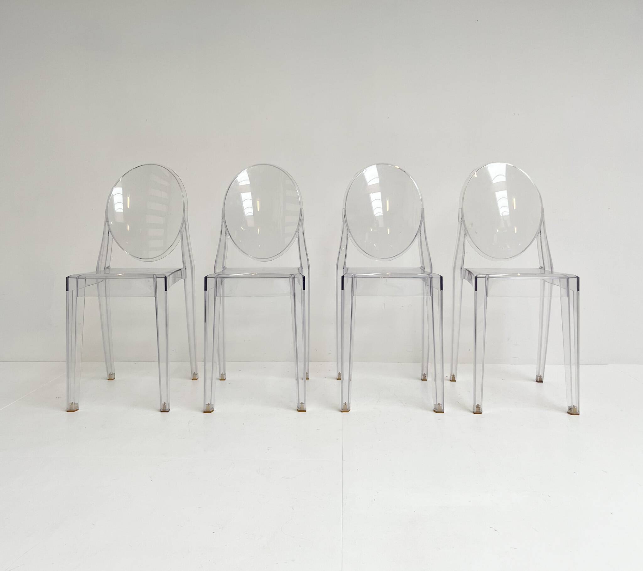 4 chaises Victoria Ghost de Philippe Starck pour Kartell, après 2000