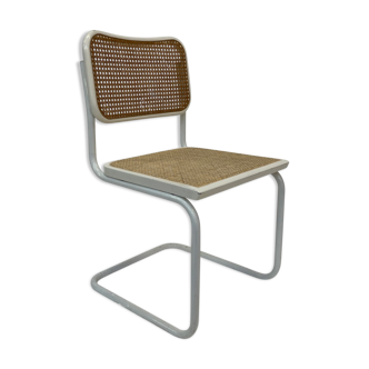 Chaise design Cesca modèle b32 en blanc