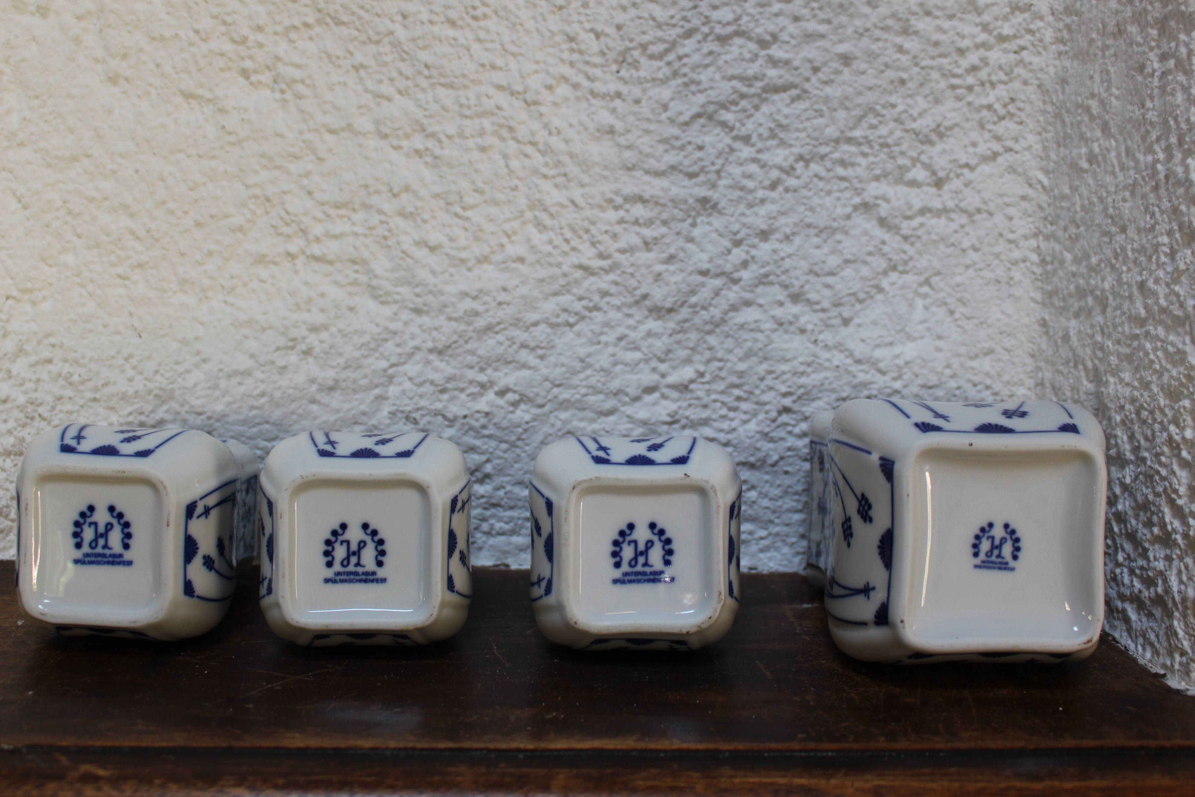 Lot de 4 pots à épices